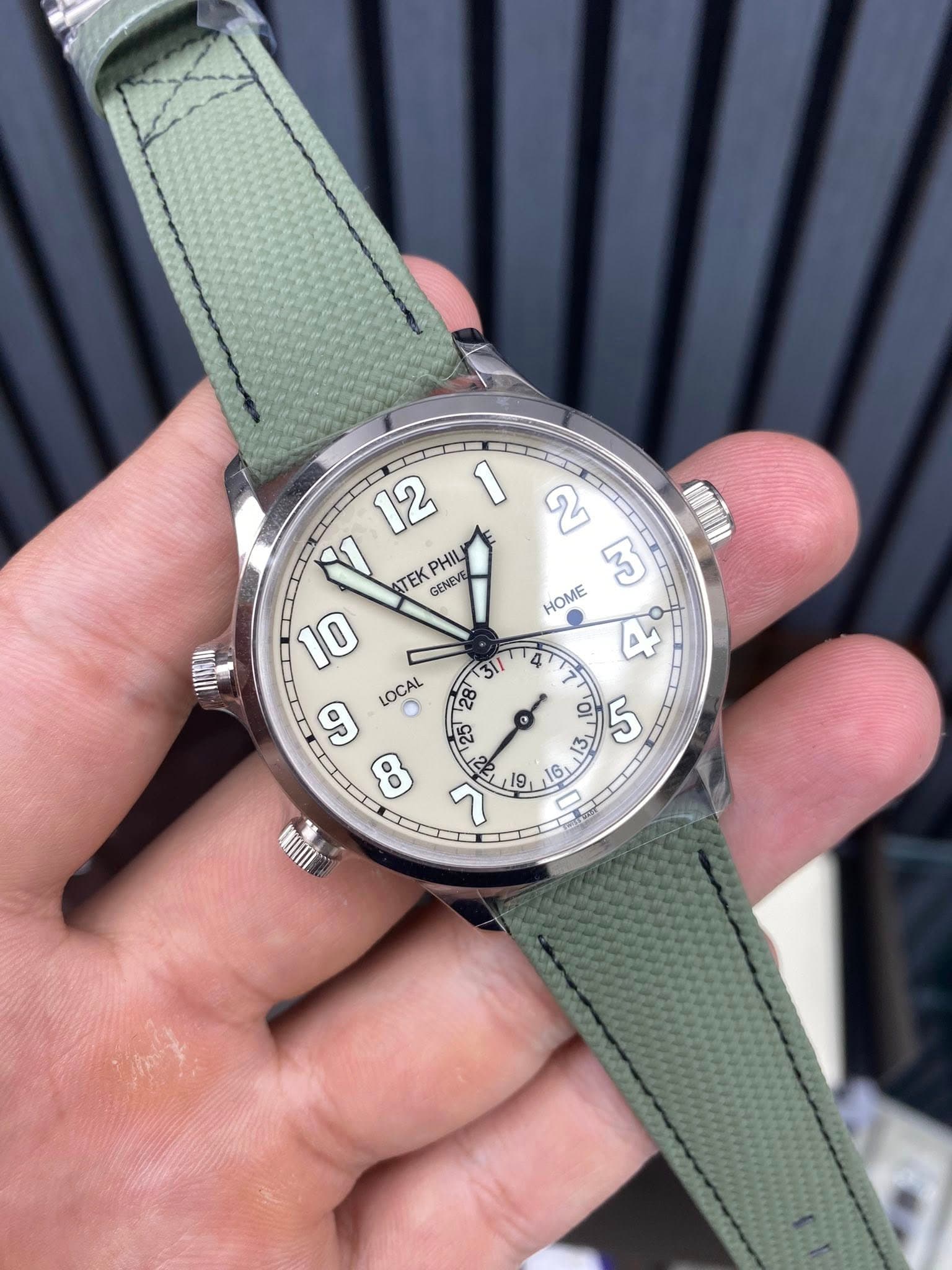May be an image of wrist watch and text that says 'M HOME 12 1 1 TEK GENEVE PHIL 10 LOCAL 0 9 O ه 311 28 ส 25 1 E 3 10 ل ማ 19 D'