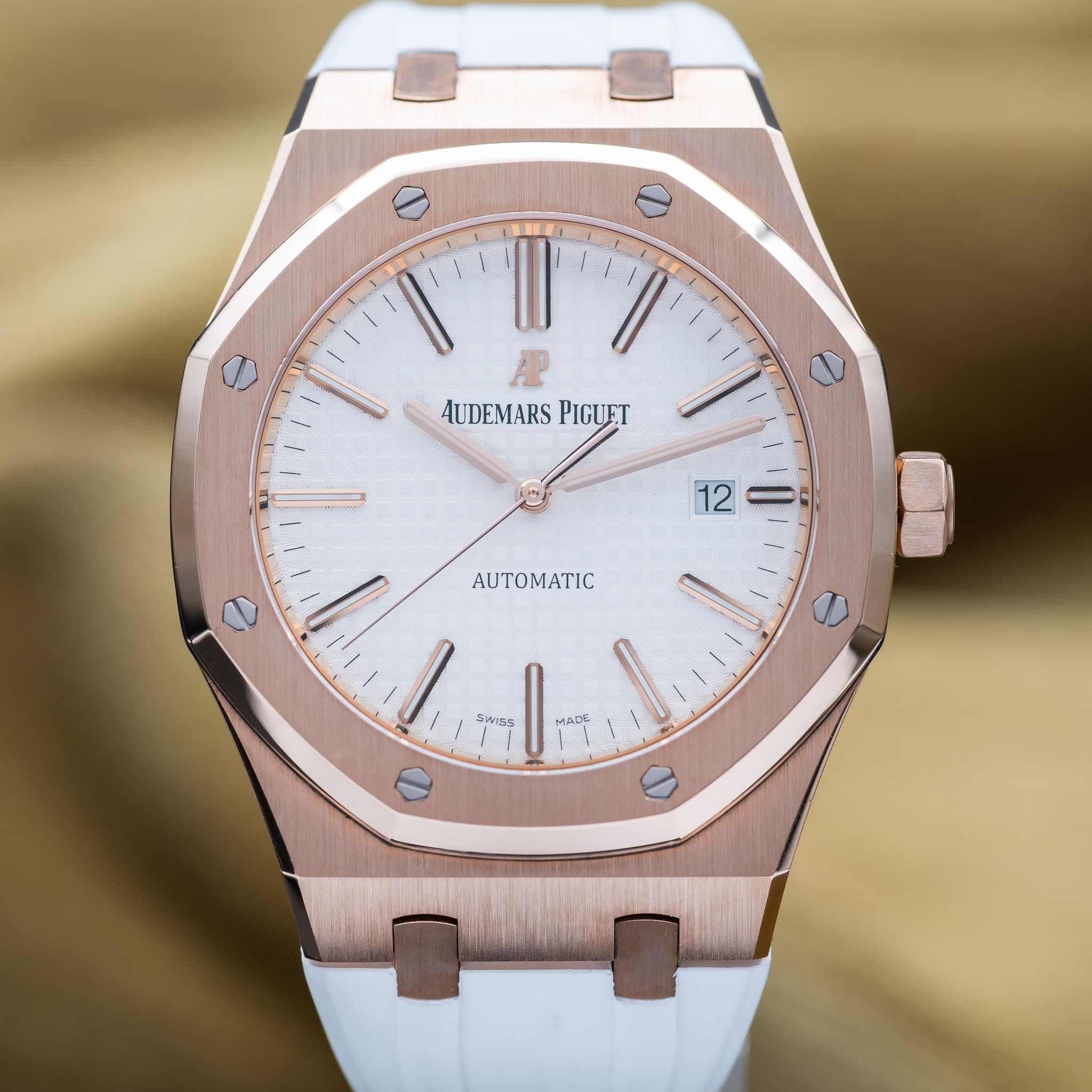 May be an image of wrist watch and text that says 'ه AUDEMARS AUDEMARSPIGUET PIGUET 12 Τ l Wsg AOS'
