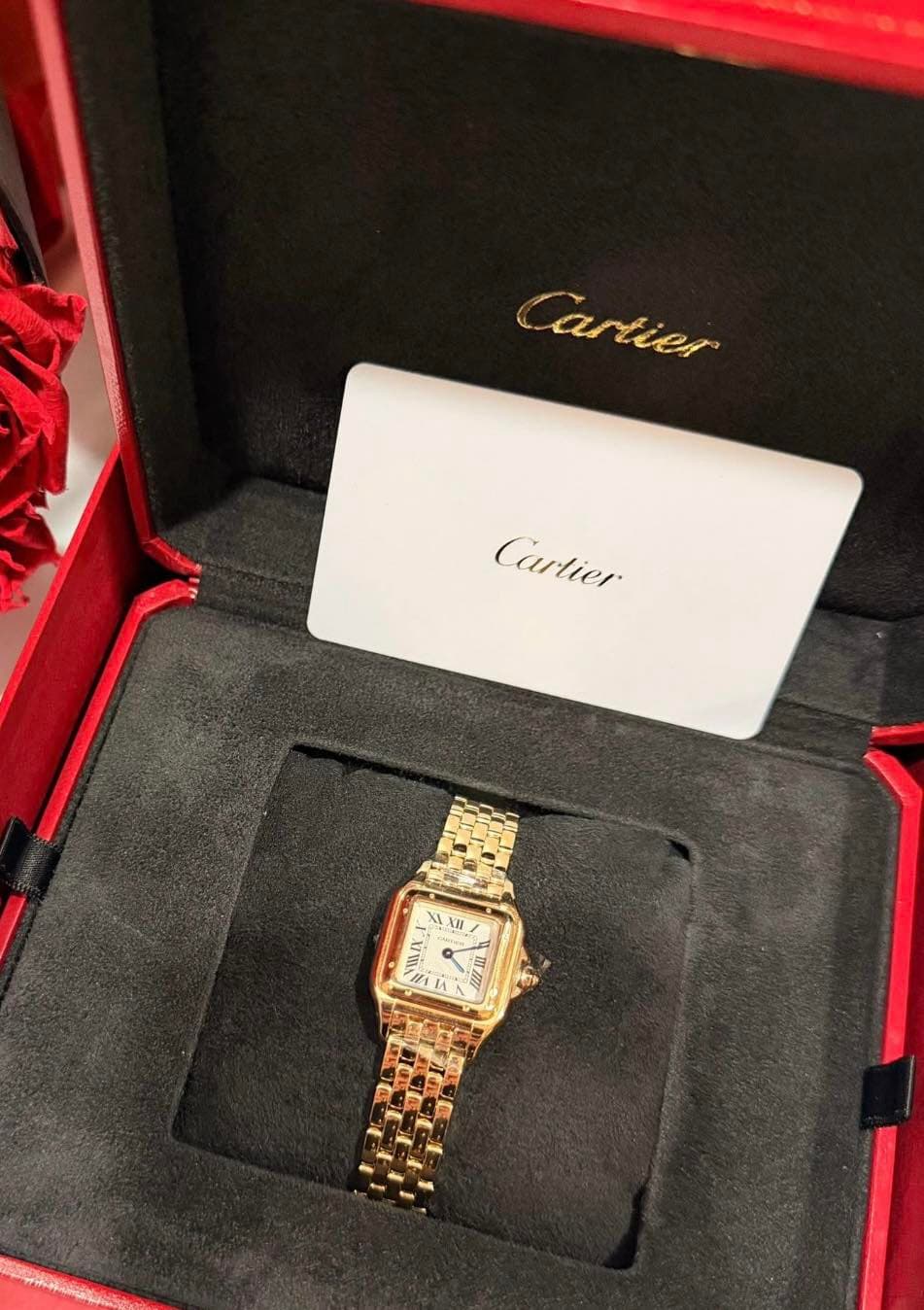 May be an image of wrist watch and text that says 'Cartier Cartier XI 세 LI XII A'