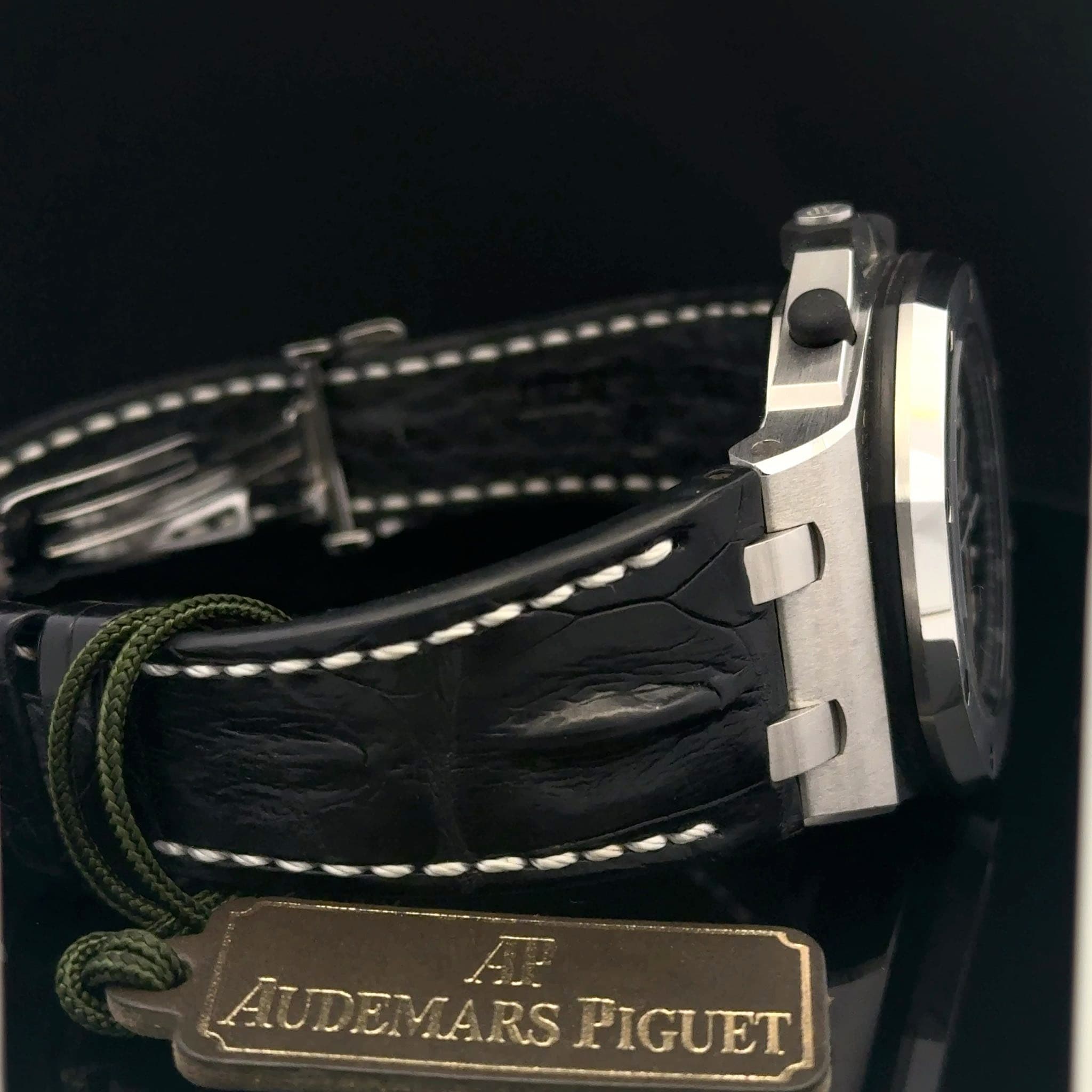 May be an image of wrist watch and text that says 'AUDEMARSPIGUET RS FIGUET'