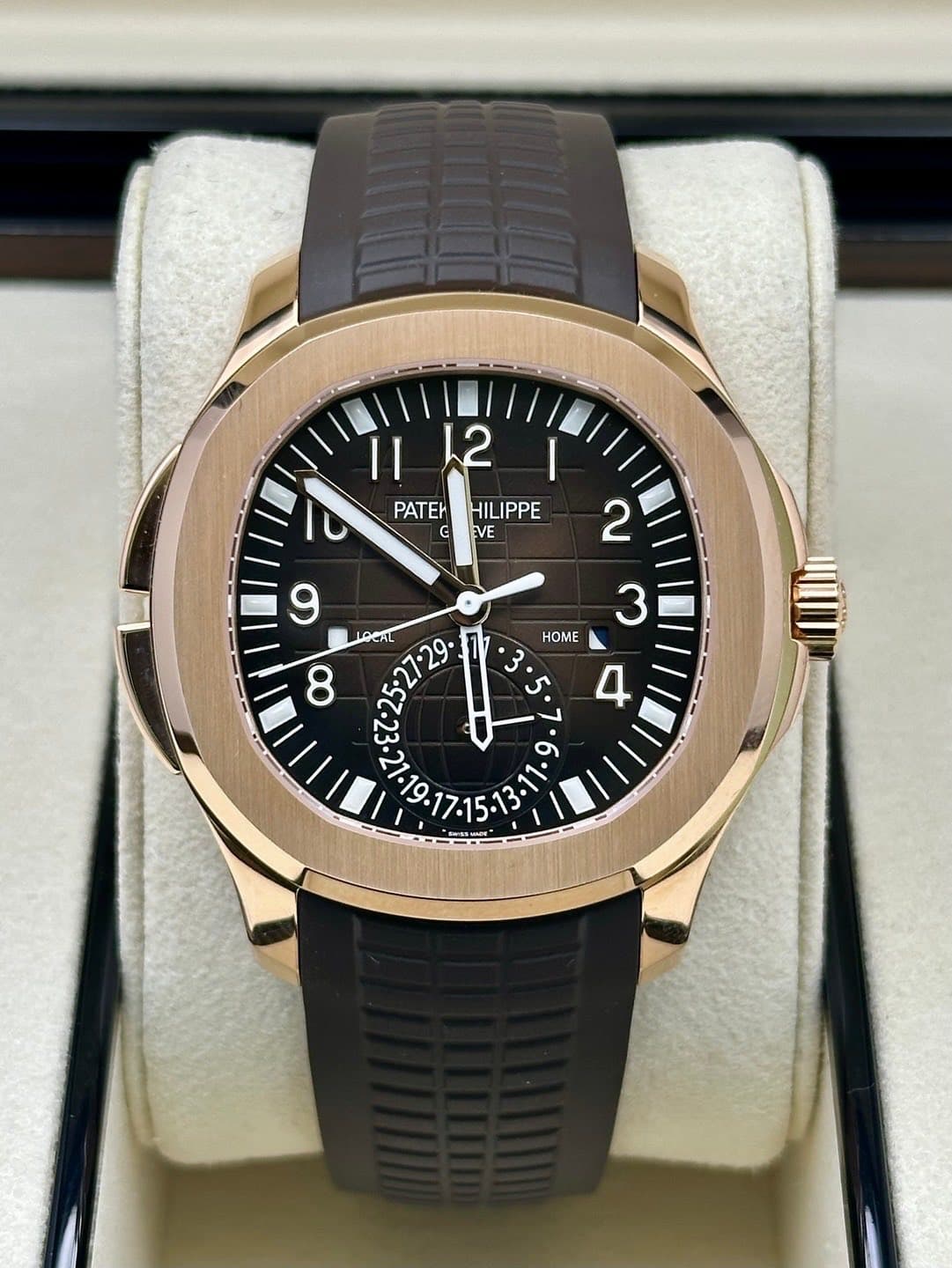 May be an image of wrist watch and text that says '12 PATE ILIPPE G PATEHHILIPPE EVE 2 9 3 LOCAL HOME 8 3 ی 4 ይናንላትም و'