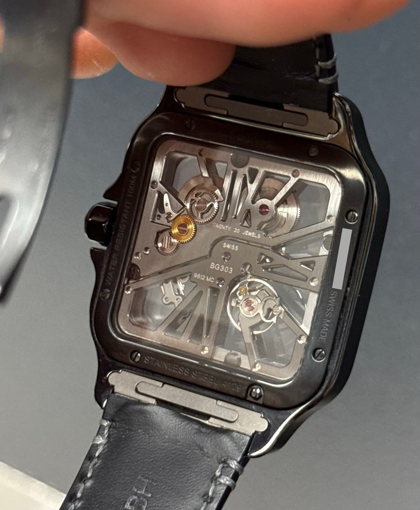 May be an image of wrist watch and text that says '10 AENTY 20 JENELS SWISS ه BG303 9812 VC C'