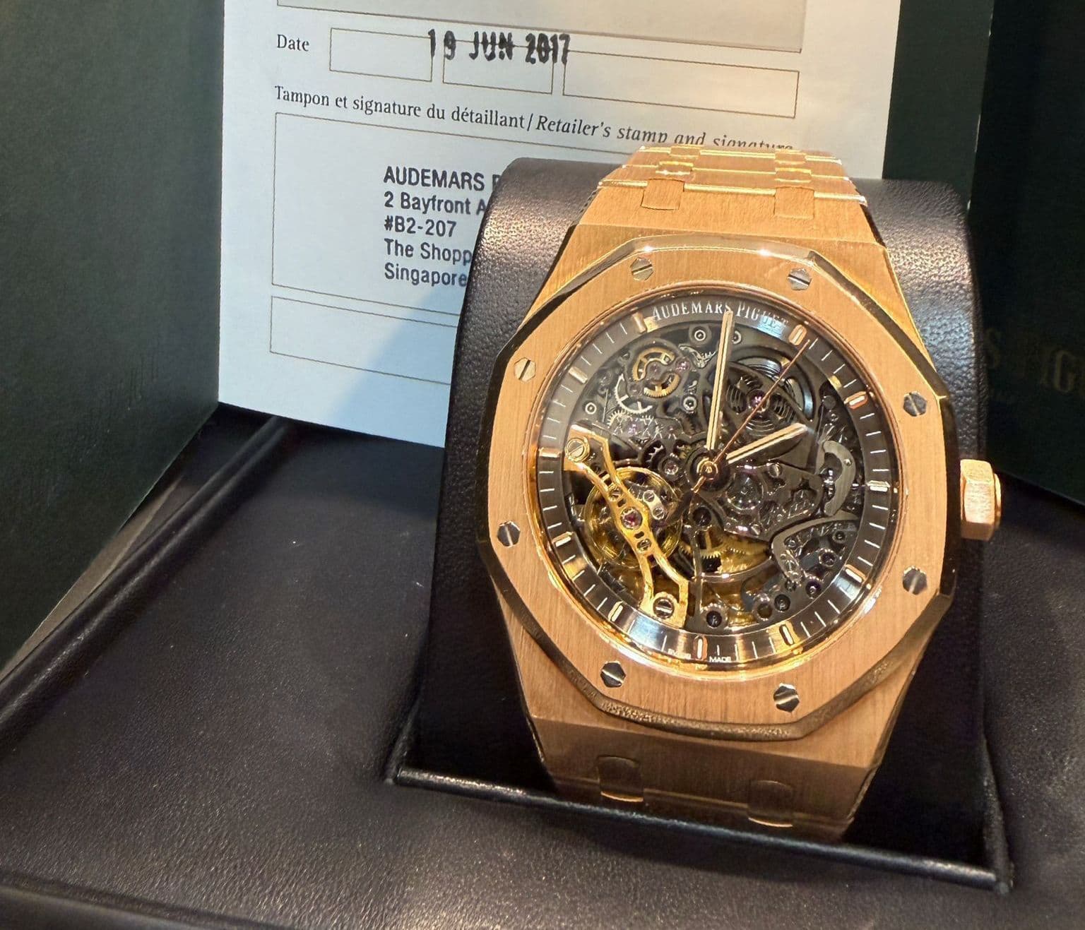 May be an image of wrist watch and text that says 'Date P地N 2017 JH 2017 Tampon et signatured du détaillant/ Retailer's stamp and sinntuon AUDEMARS 2 Bayfront #B2-207 #B2- The…