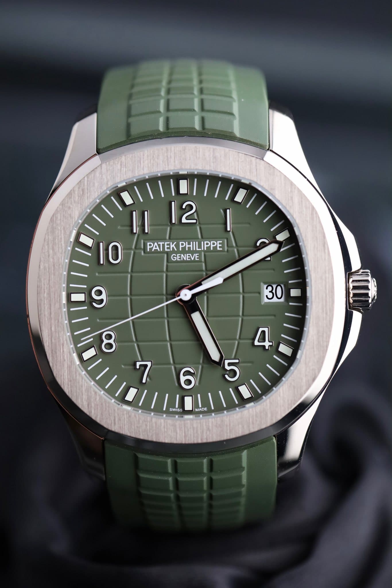 May be an image of wrist watch and text that says '|I 12 I 0 PATEKPHILIPPE PATEK PHILIPPE GENEVE 30 8 ١ 4 5 6 SWISS MADE MAADE'