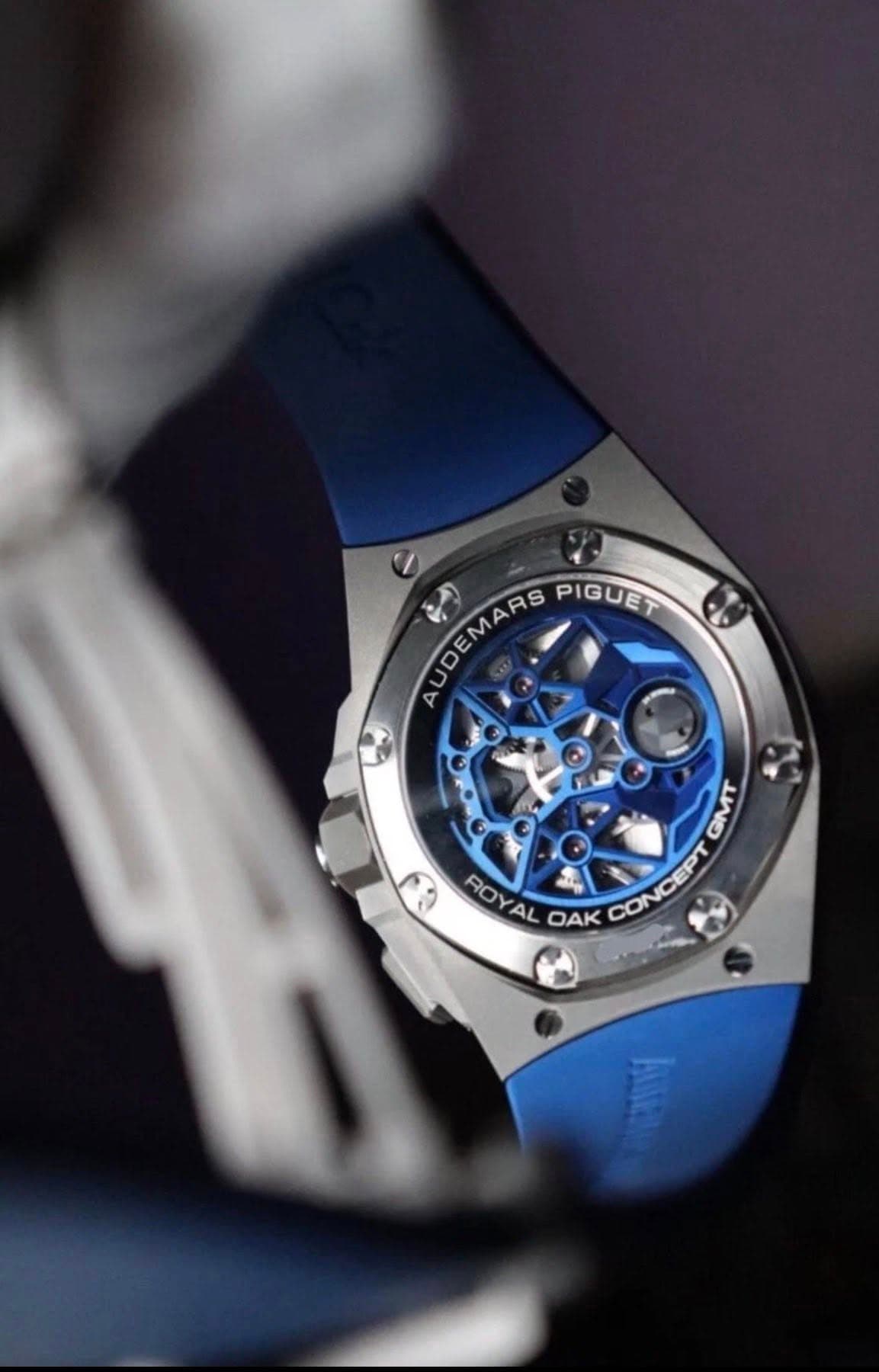 May be an image of wrist watch and text that says 'AUDEMARS AUD EMARS PIGUET 30 INE شن ROYAL ROY AL OAK A CONCEPT DAK'