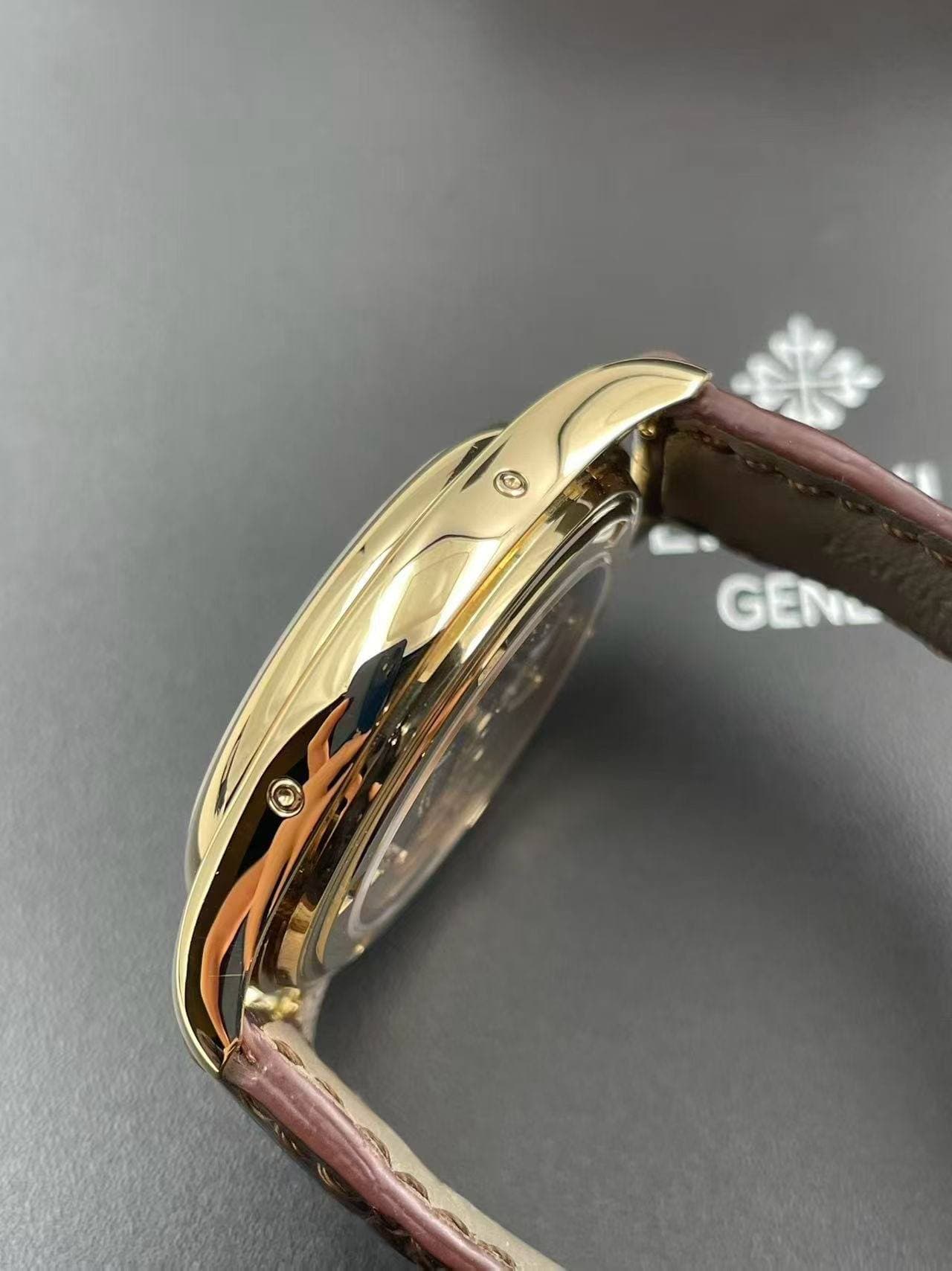 May be an image of jewelry, wrist watch and text that says 'GEN'