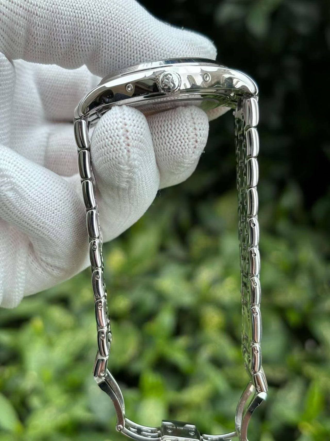 May be an image of jewelry