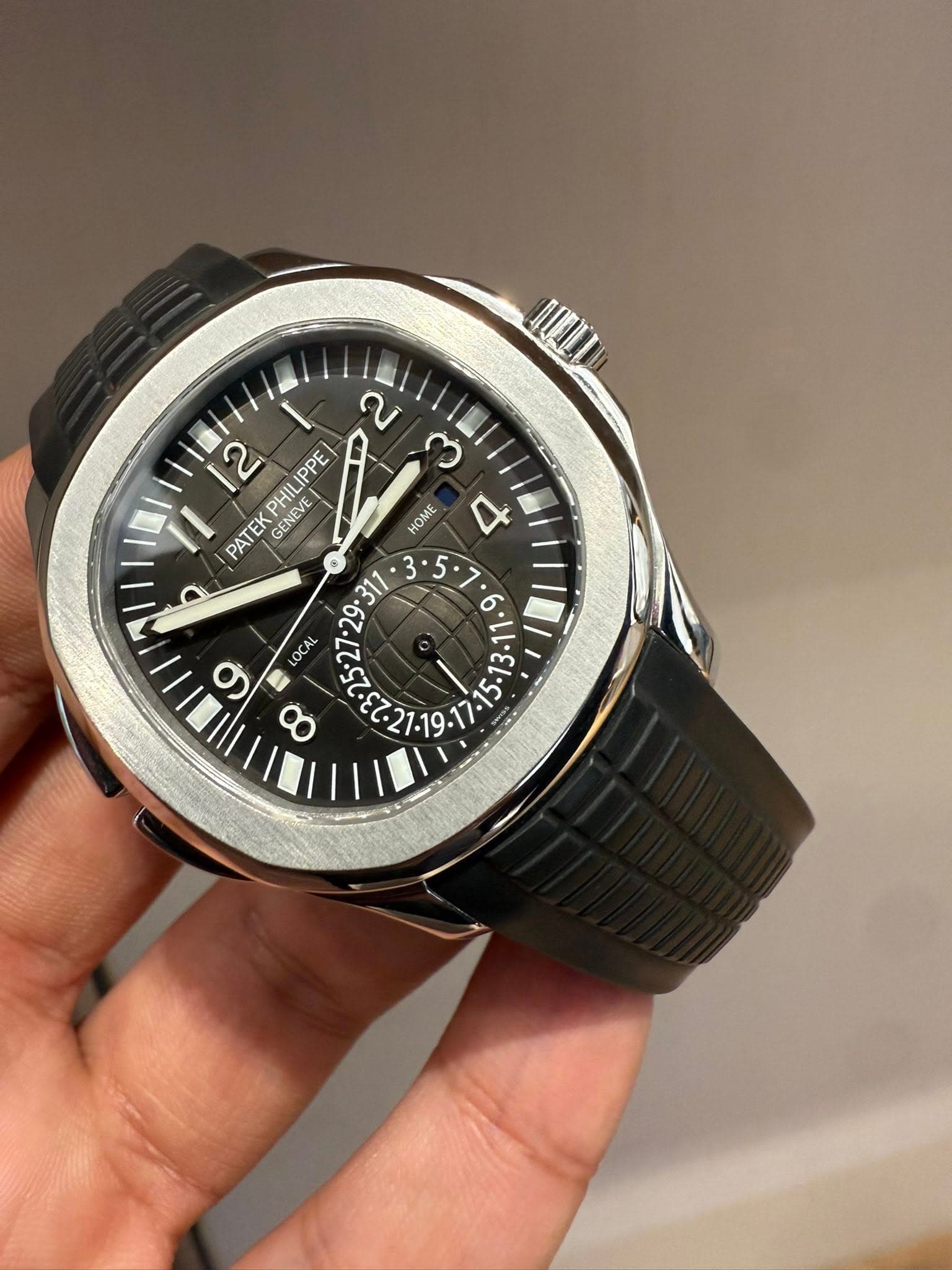 May be an image of wrist watch and text that says 'IILD 2 2 PHILIP IPPE PHILIPPE 3 PATEK EK GENEVE HOME De OCAL แะรชา و LO LO - '