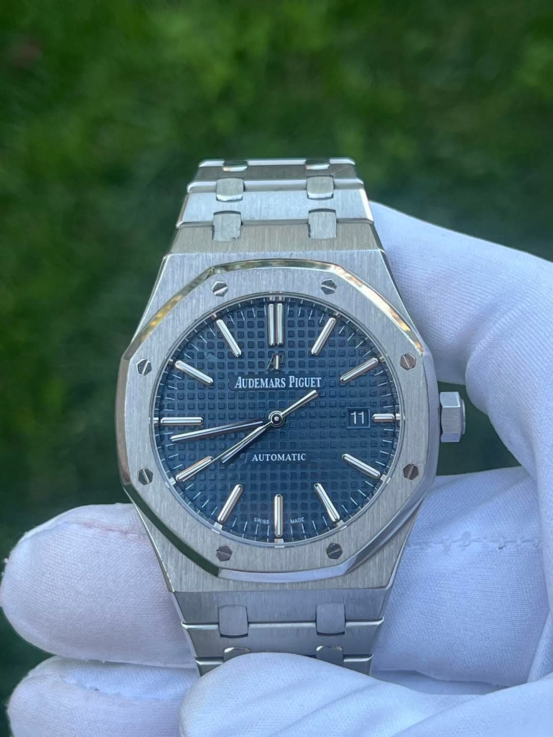 May be an image of wrist watch and text that says 'つI E AUDEMARS AUDEMARSPIGUET PIGUET 11 AUTOMATIC I Wiss Miss MADC'