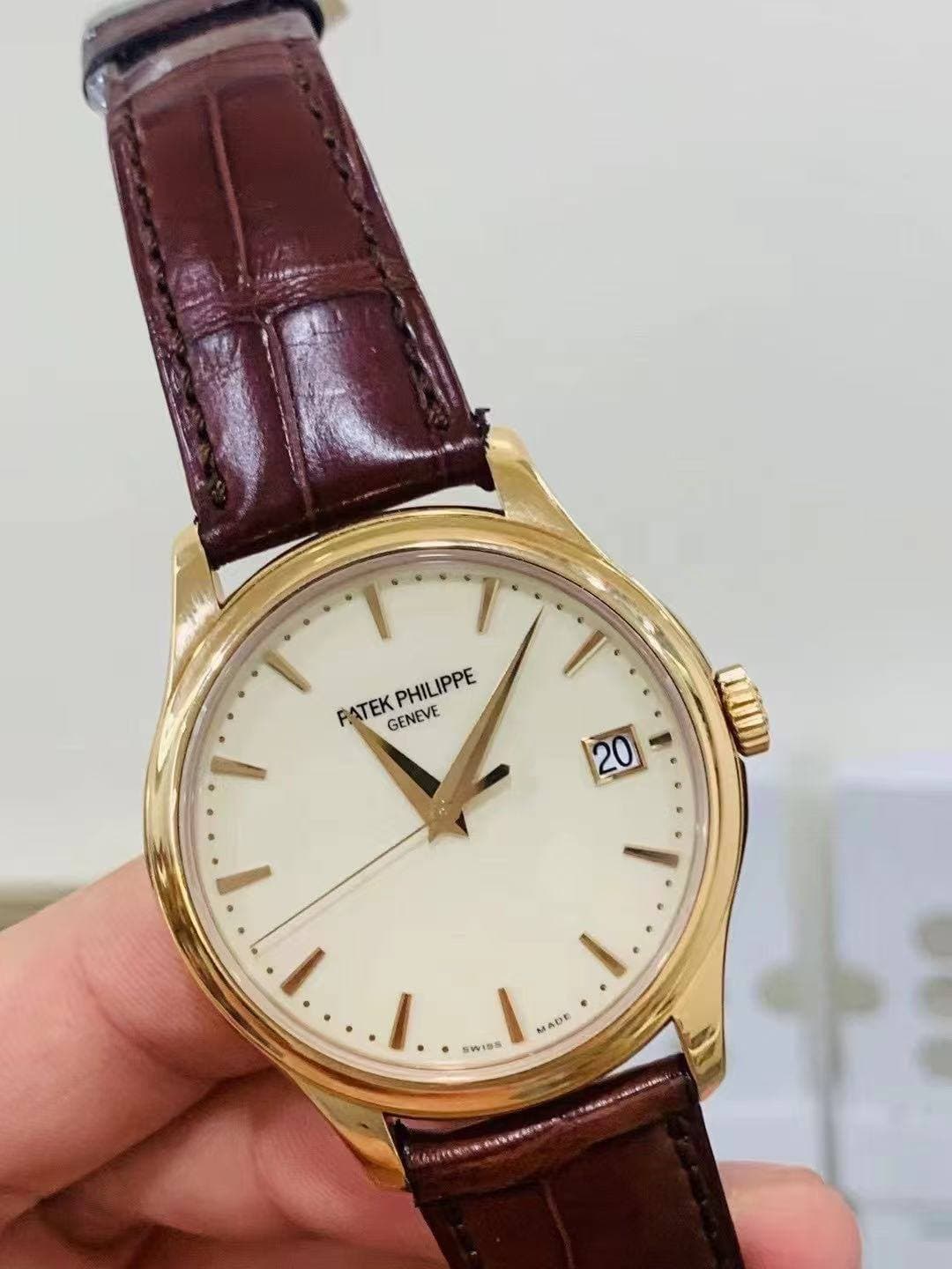 May be an image of wrist watch and text that says '1 PATEK PHILIPPE PATEKPHILIPPE PHIL IPPE GENEVE 20 OUOD I. I. .火5 M内ひも'