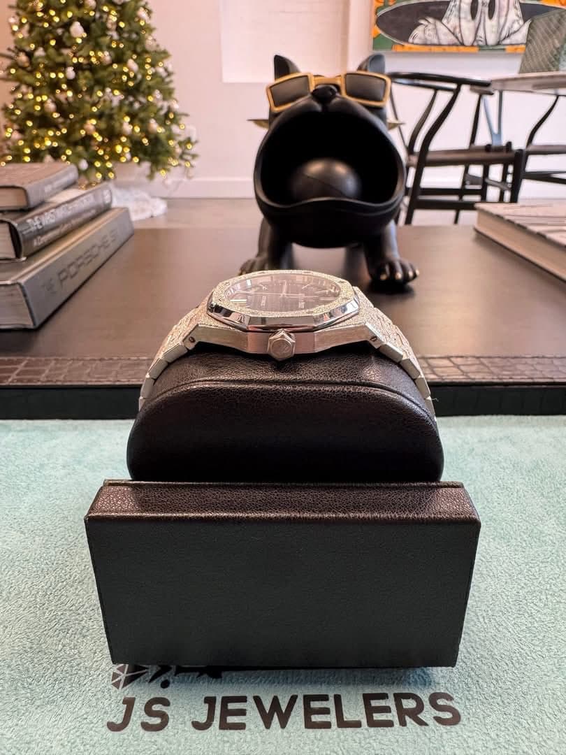 May be an image of jewelry, wrist watch and text that says 'JS JEWELERS ELERS'