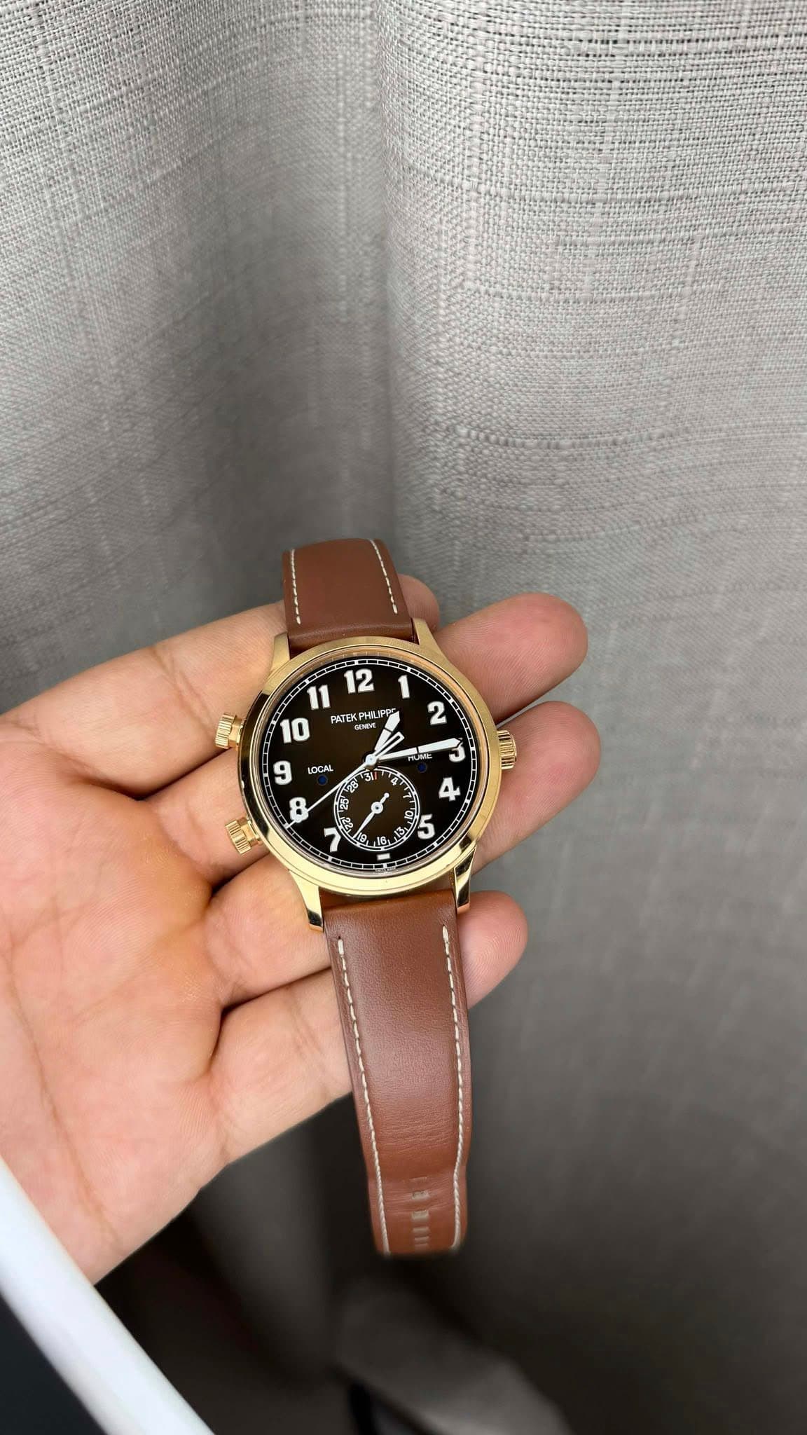 May be an image of wrist watch and text that says '11 12 10 PATEK PATEK.PHL PHU m I 2 2 1 DEA لا 36 이 9 8 m आ De 白 5 5'