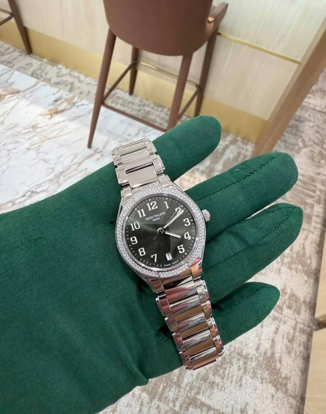 May be an image of wrist watch and text that says '11 112 SCPHELPPE 12 1 PATE PHLIPPE POVE 10 9 8 um 3 म 5 1 7 1 د'