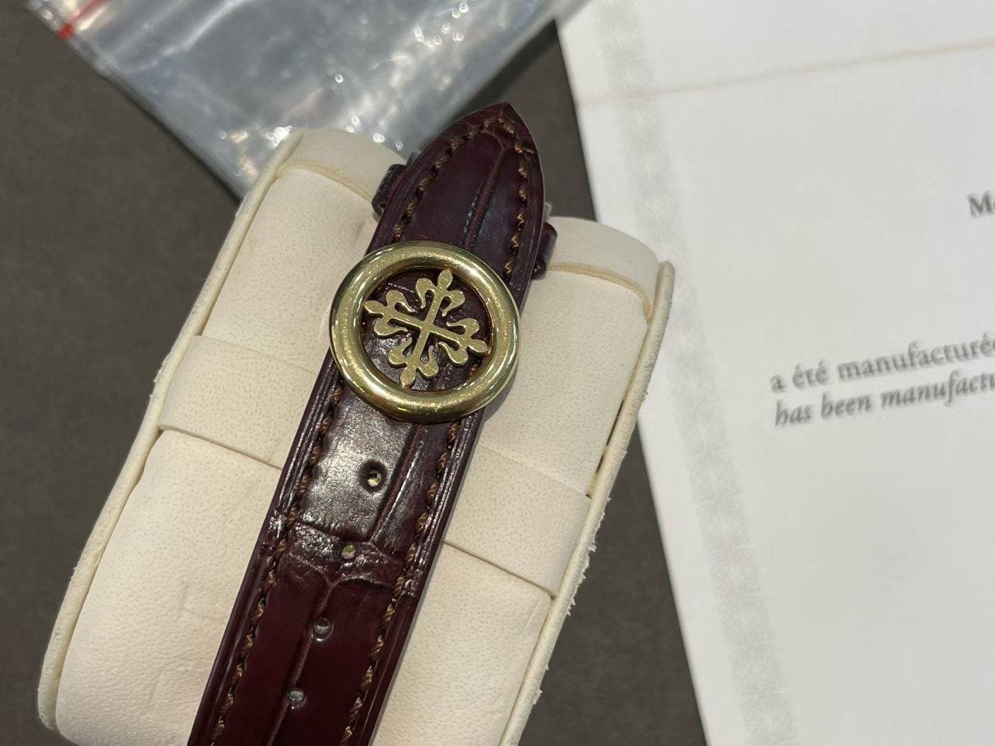 May be an image of leather, wrist watch and text that says 'G 米 a τέ éré manufacturé has been manu manufact'