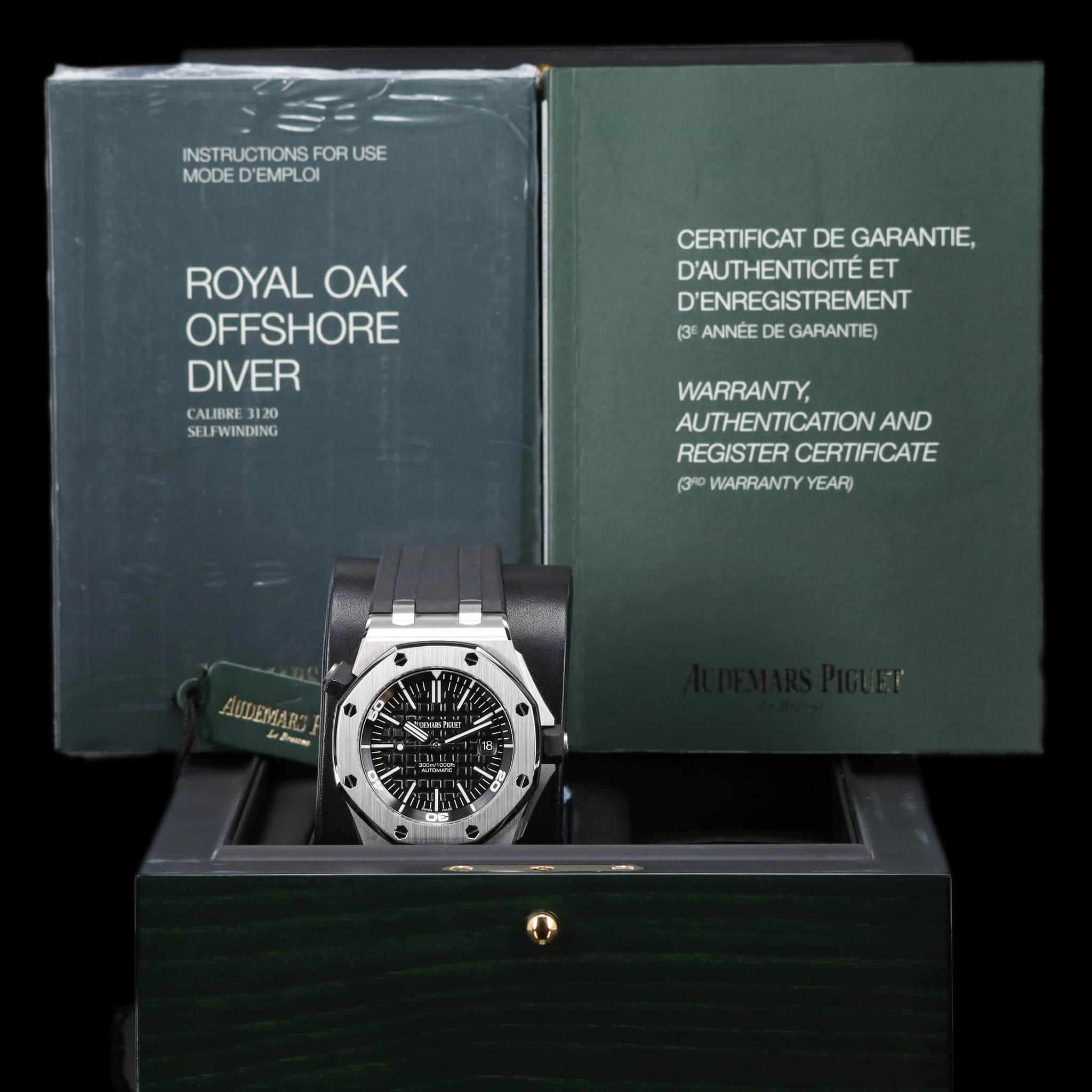 May be an image of wrist watch and text that says 'INSTRUCTIONSF FOR INSTRUCTIONSFORUSE USE MODE D'EMPLOI ROYAL OAK OFFSHORE DIVER CALIBRE 3120 SELFWIN SELFWINDHING CERTIFICAT DE…