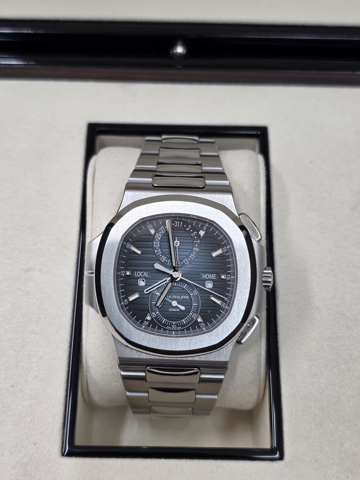 May be an image of wrist watch and text that says '311 - S2-23-21 G LOCAL HOME 製 製. PHLF LIPP F GINIVE اللل '