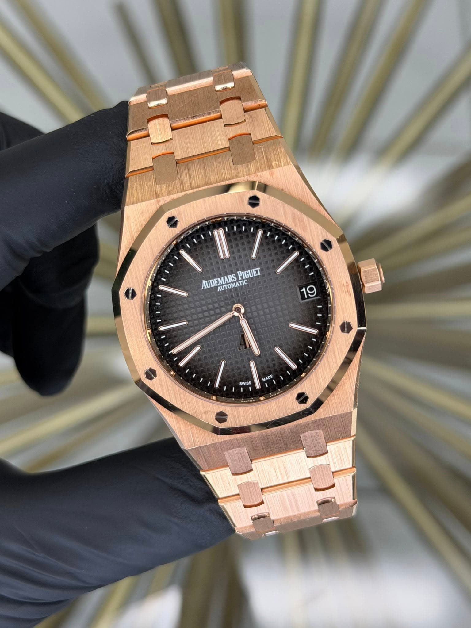 May be an image of wrist watch and text that says 'AUDEMARS AUTOMATIC ΣTo PIGUET 19 SWISS 1'