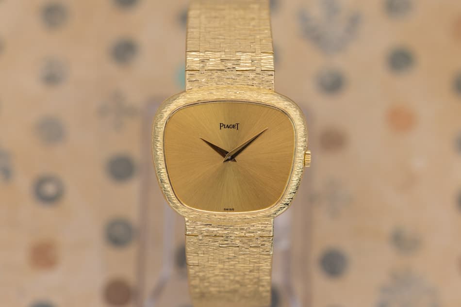 May be an image of wrist watch and text that says 'PIACET EE CIm'