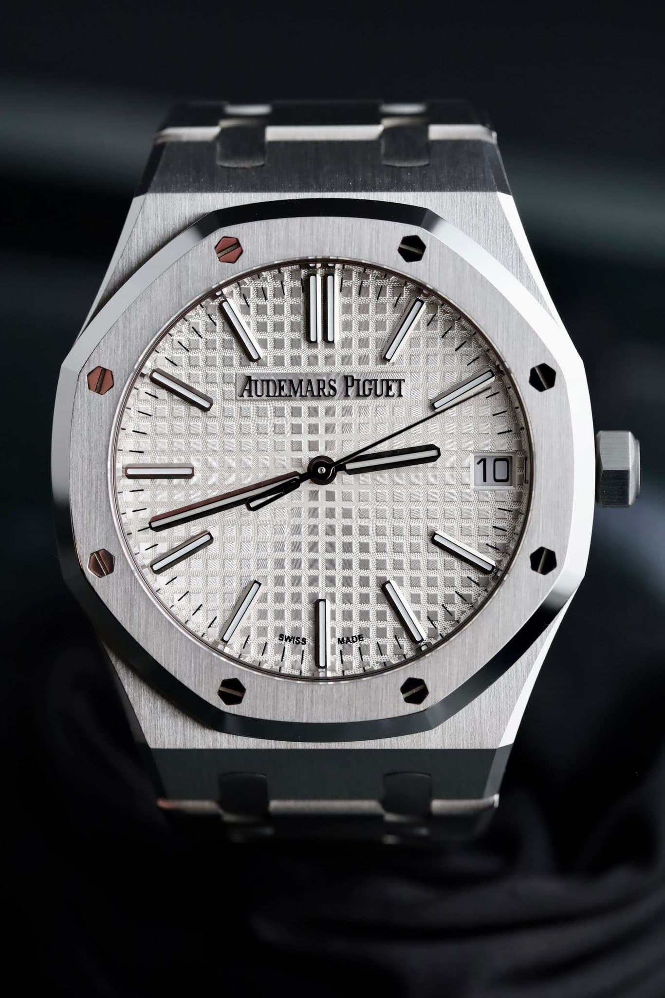 May be an image of wrist watch and text that says 'AUDEMARS PIGUET'