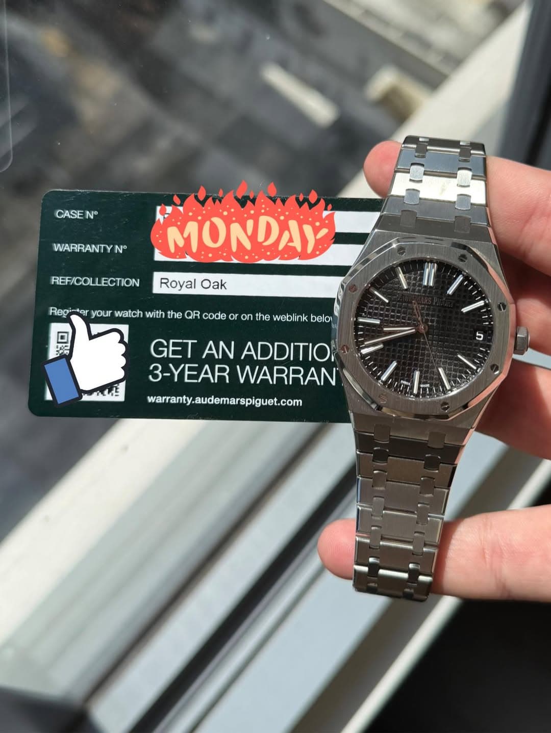 May be an image of digital watch and text that says 'CASE N° WARRANTY N° REF/COLLECTION Royal Oak MONDAY Regintar your watch with the QR code r on on the weblink belo or ンビイだ GET…