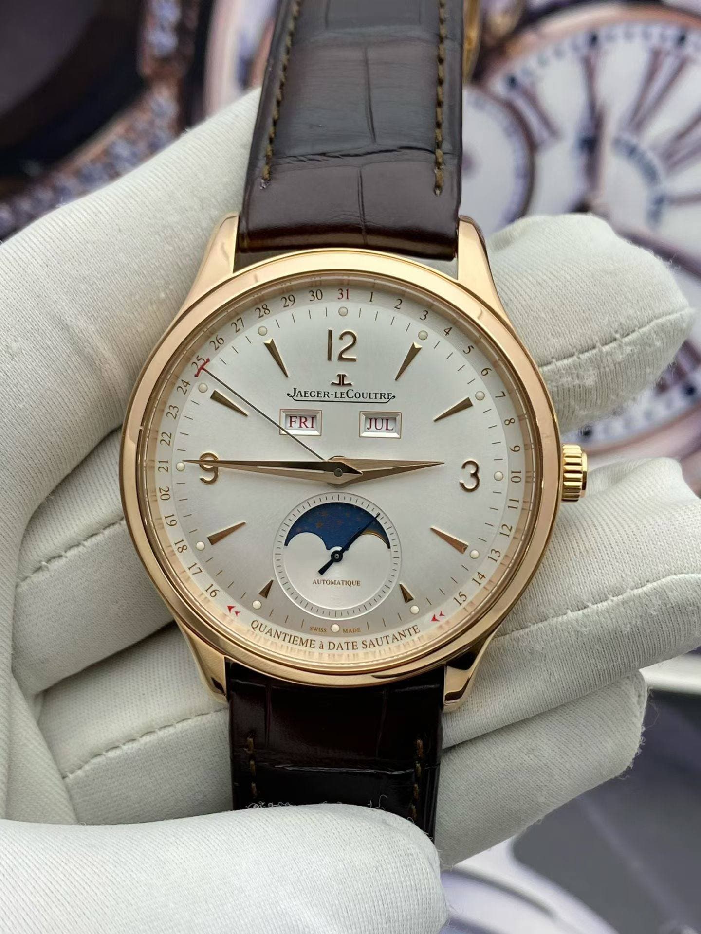 May be an image of wrist watch and text that says '30 2 31 O 12 O 4 5 JAEGER-LCOULTRE JAEGER 6 FRI O JOL 8 စာ معه ل LI 91 مد QUANTIEME DATE SAUT SAUTANTE ANTE 9 3 10 II دا1 1I…