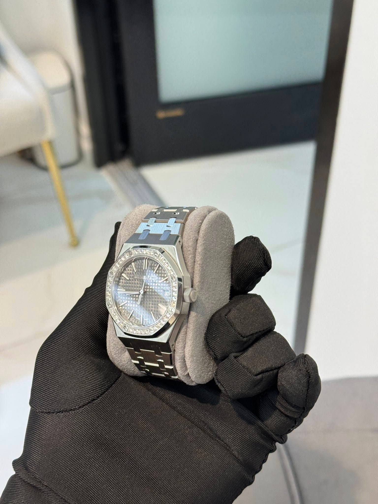 May be an image of digital watch and text that says 'T'