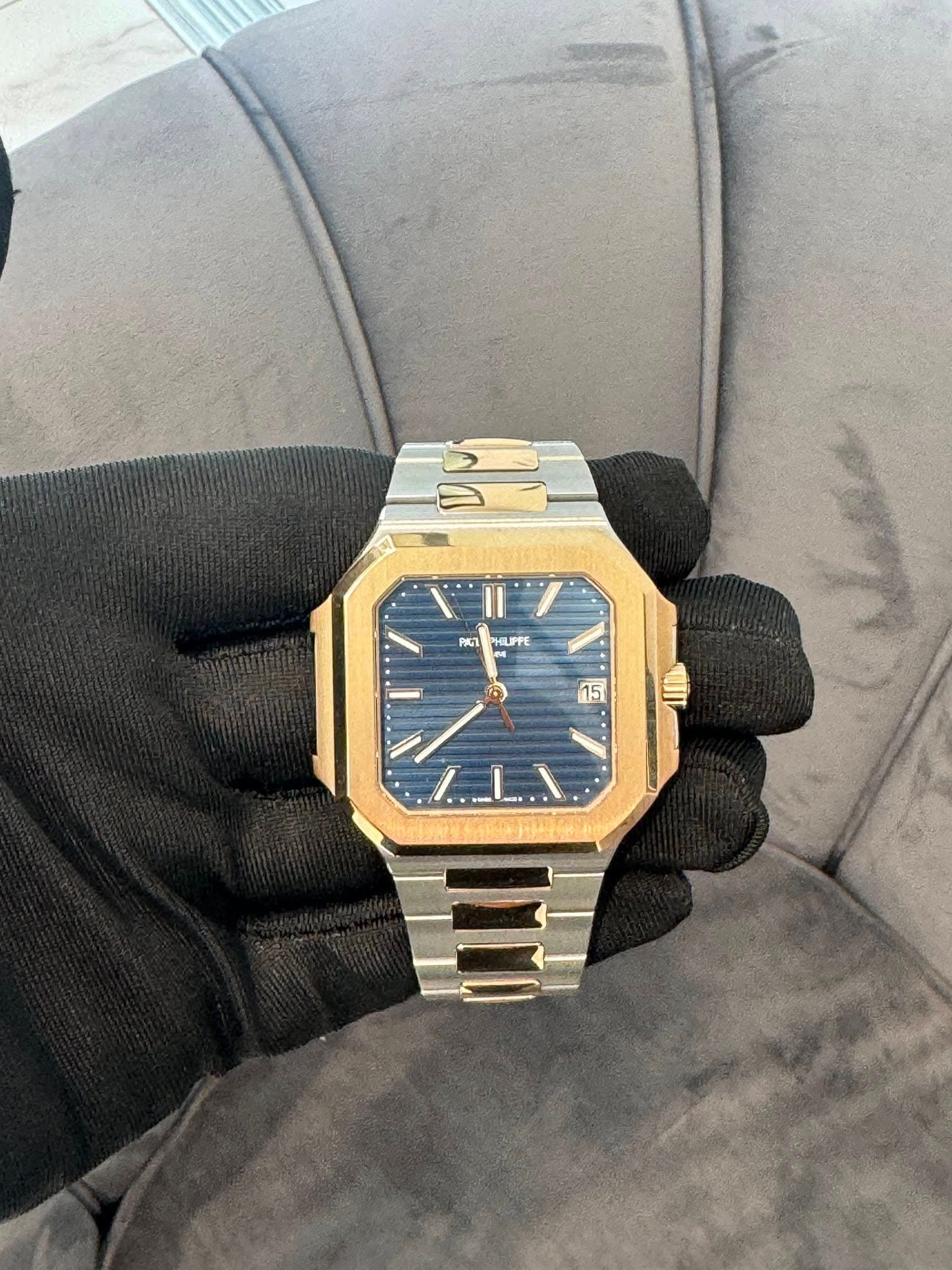 May be an image of digital watch and text that says 'H PKT HILPPE 15 15 LN LLN'