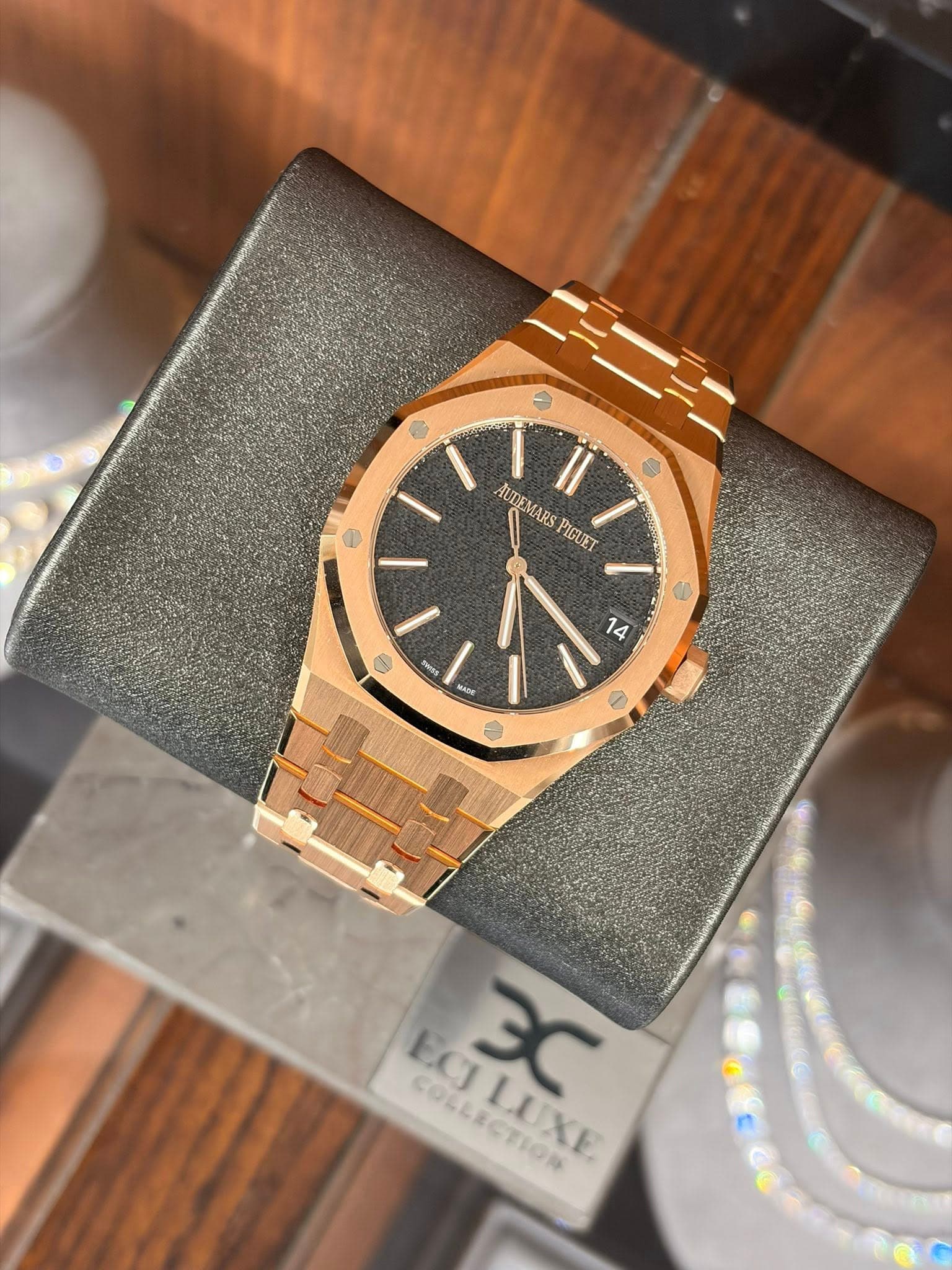 May be an image of wrist watch and text that says 'AUTEx AUTEMARS MARS PIGUET 14 ECLUXE 3C LUXE COLLICTION EC'