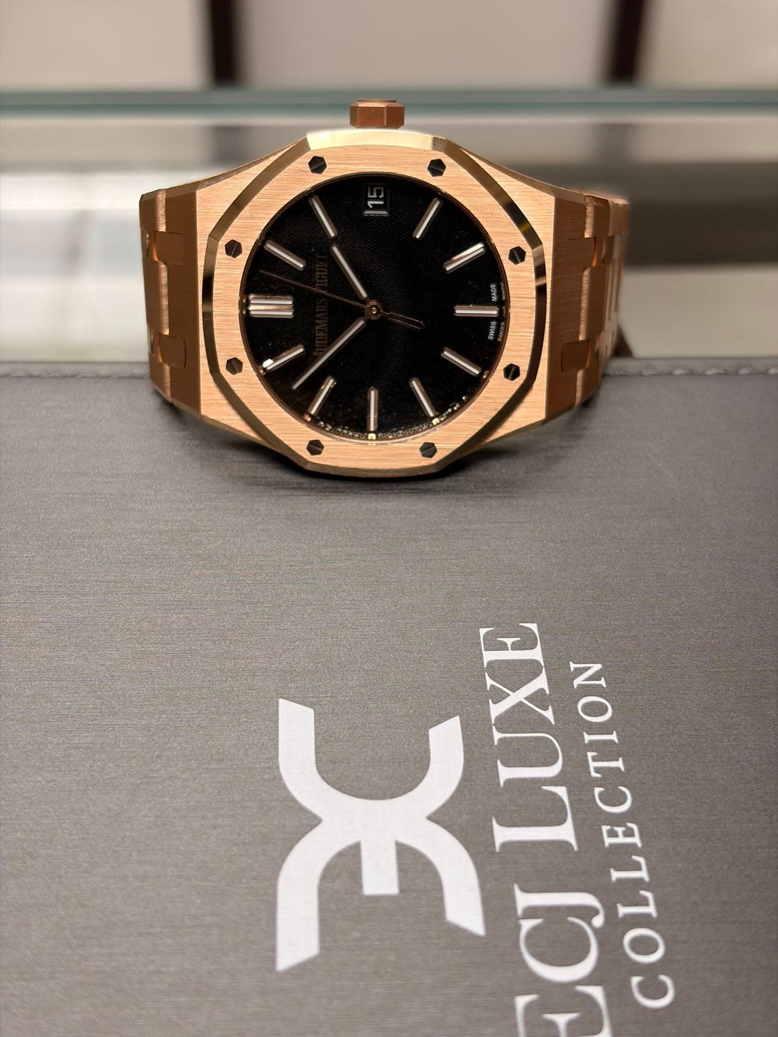 May be an image of wrist watch and text that says 'አፈ አይ سة CILUXE రా LUXE'