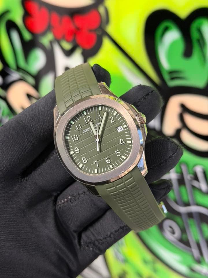 May be an image of wrist watch and text that says '2 Lp p 2 A4I PATEK 小'