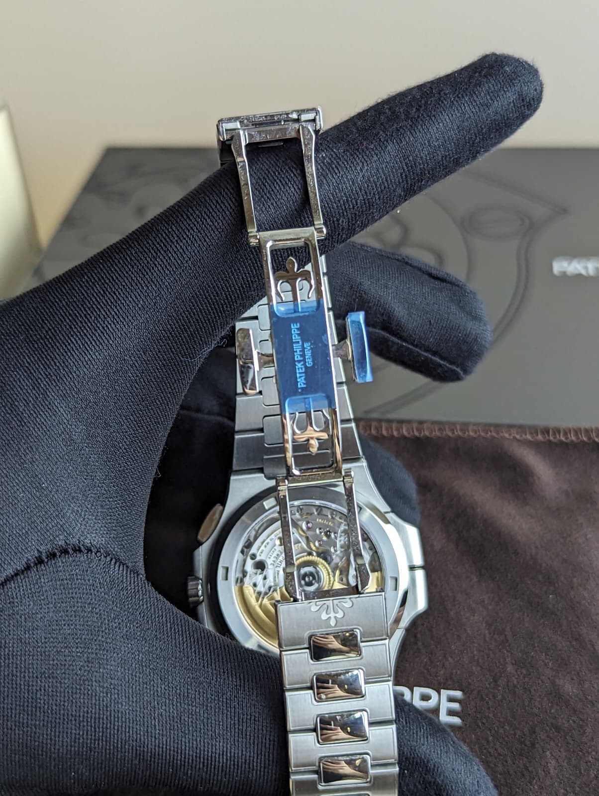 May be an image of wrist watch and text that says 'ልጥ ك PPE CITEVE PATEK BH DE'