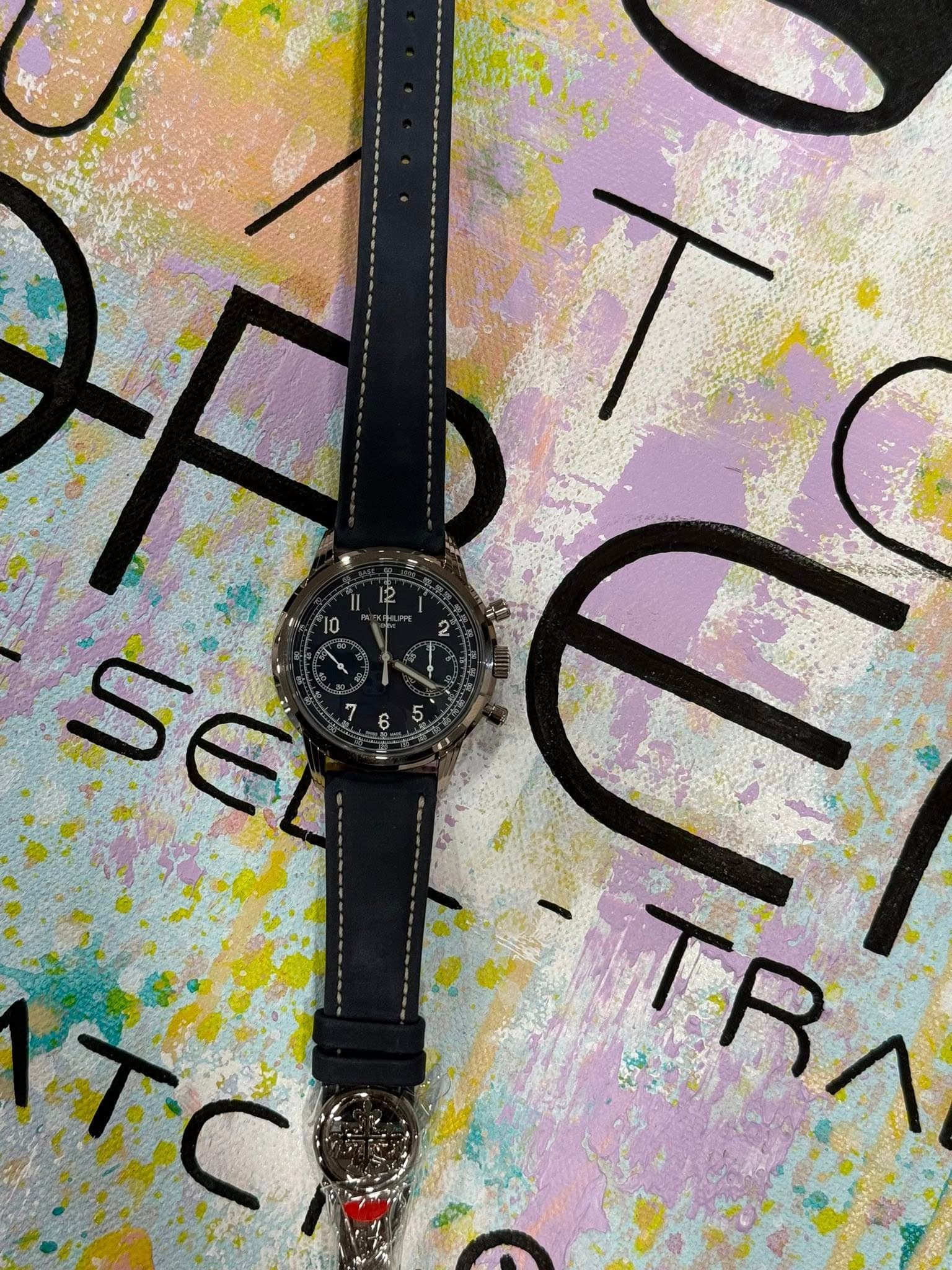 May be an image of wrist watch, leather and text that says 'SEL ۲ TRA TRA'