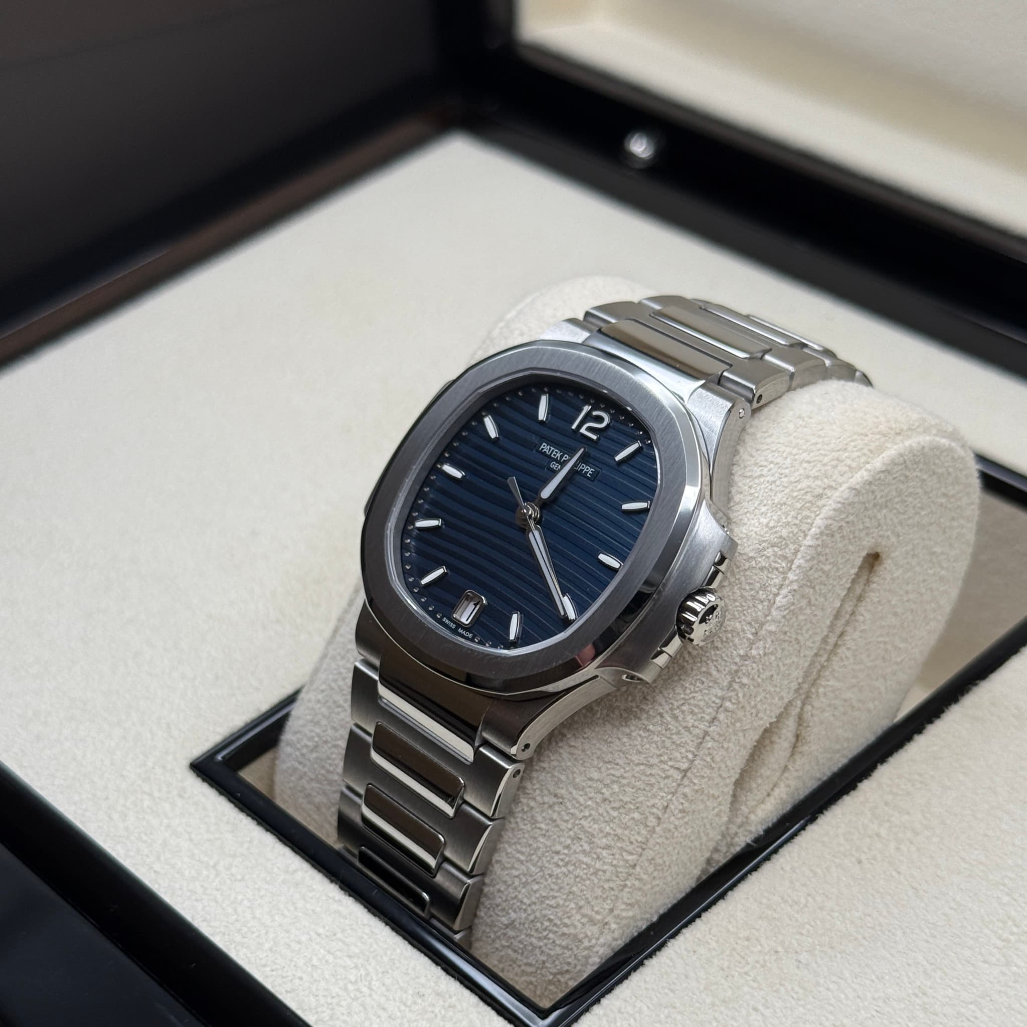 May be an image of wrist watch and text that says '12 PATEXA عاد c CMA ት'