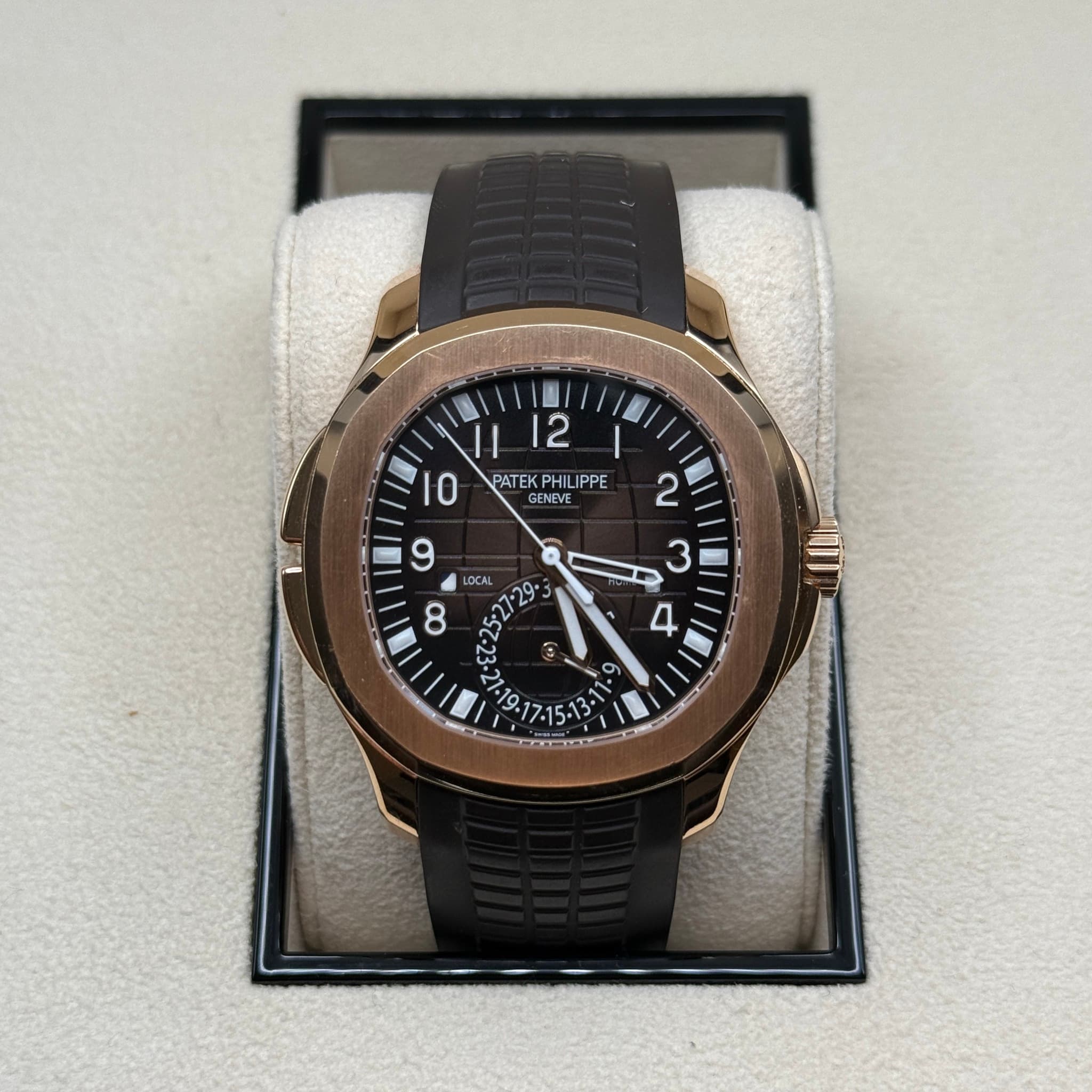 May be an image of wrist watch and text that says '12 11 0 PATEKPHILIPPE PHIL PHILI HILIPPE IPPE PATEK GENEVE SNEVE 9 LOCAL LOCAL 5• G 2 3 ናይ 15.13 ن 11 1. س O 6 15'