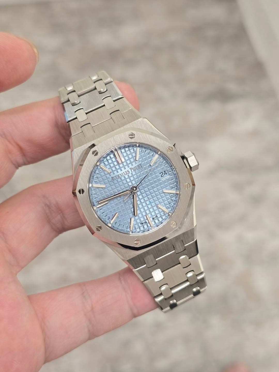 May be an image of wrist watch and text that says 'Cit የገሪሀሁንች UDEMARS ARS 24 A'
