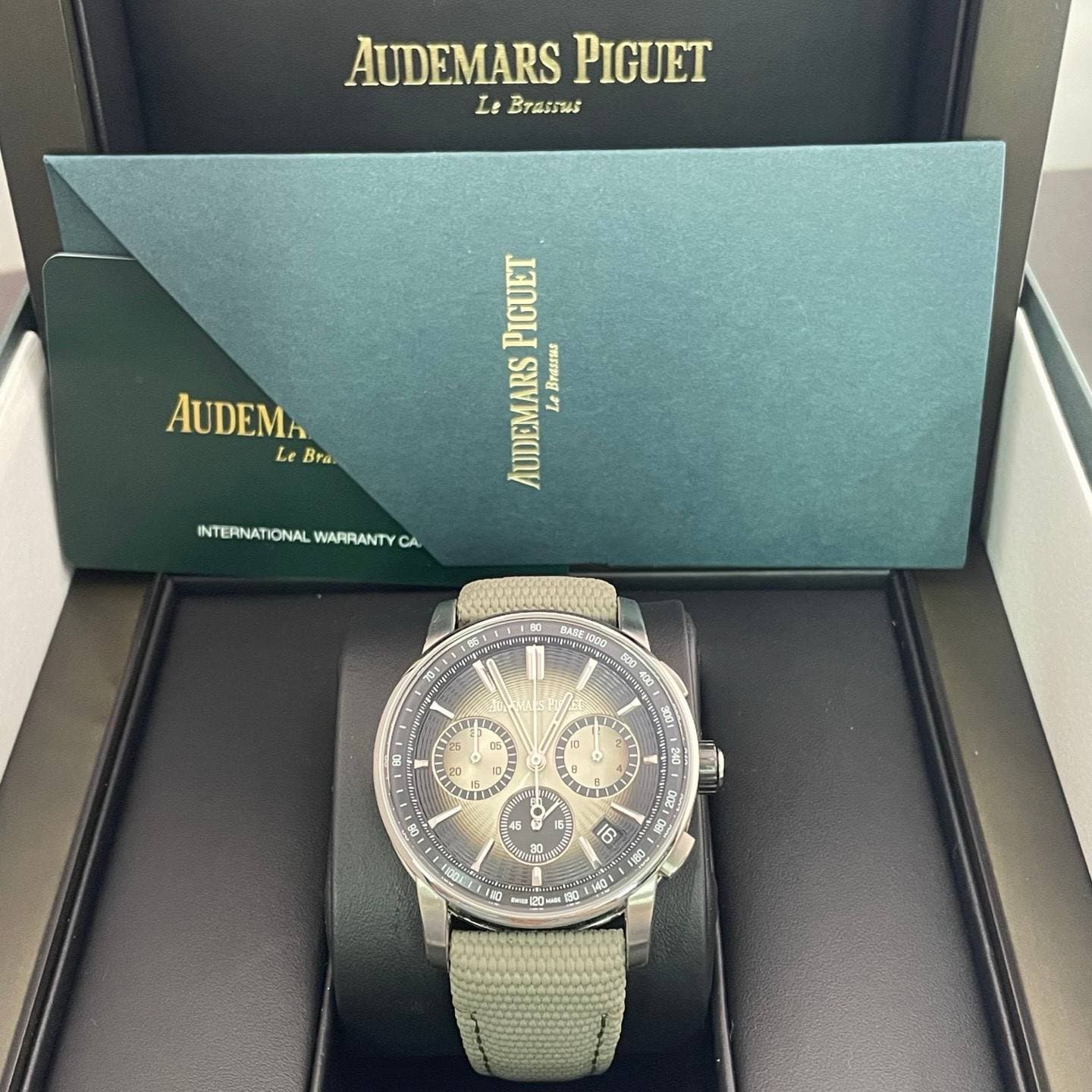 May be an image of wrist watch and text that says 'AUDEMARS PIGUET Le Brassus AUDEMA Le Br Bra PIGUET AUDEMARS Le Bnassu INTERNATIONAL WARRANTY INTERNATONALWAPRANTYCA CA NNN OBT កា…