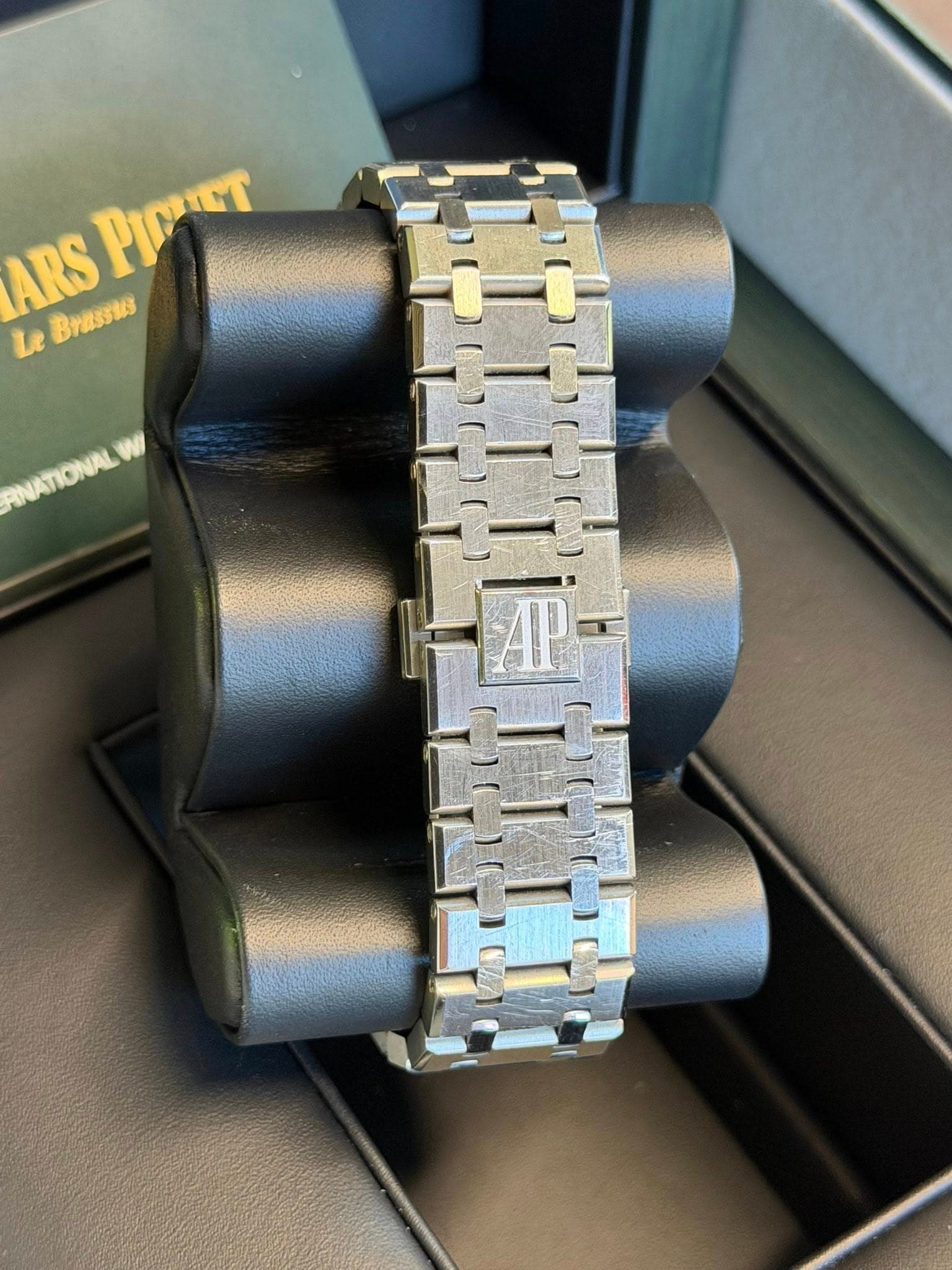 May be an image of wrist watch and text that says 'ARS 釈ㄡ埈 LBrase Le Brama FINATIONAL'