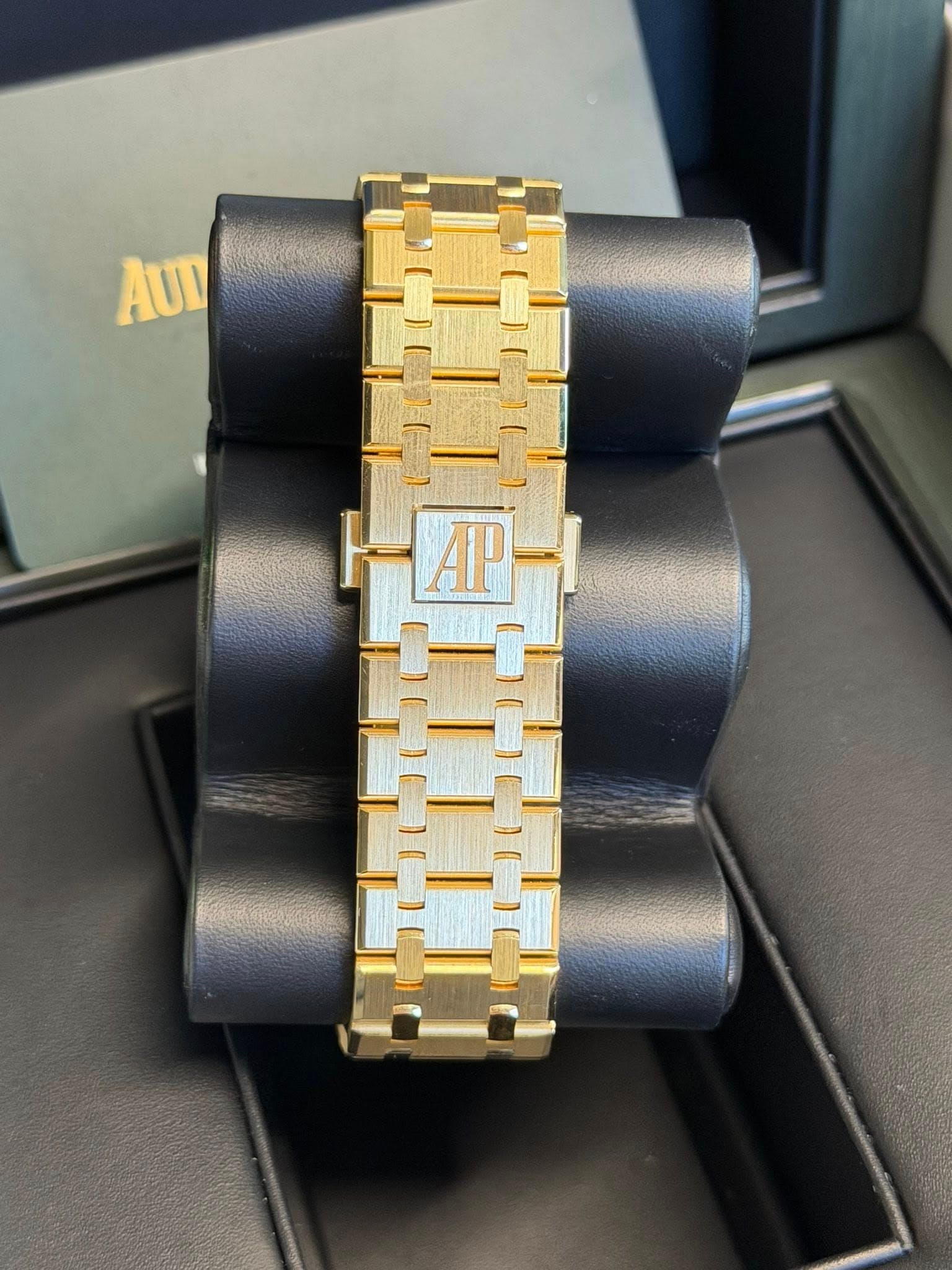 May be an image of wrist watch and text that says 'AUD AP'