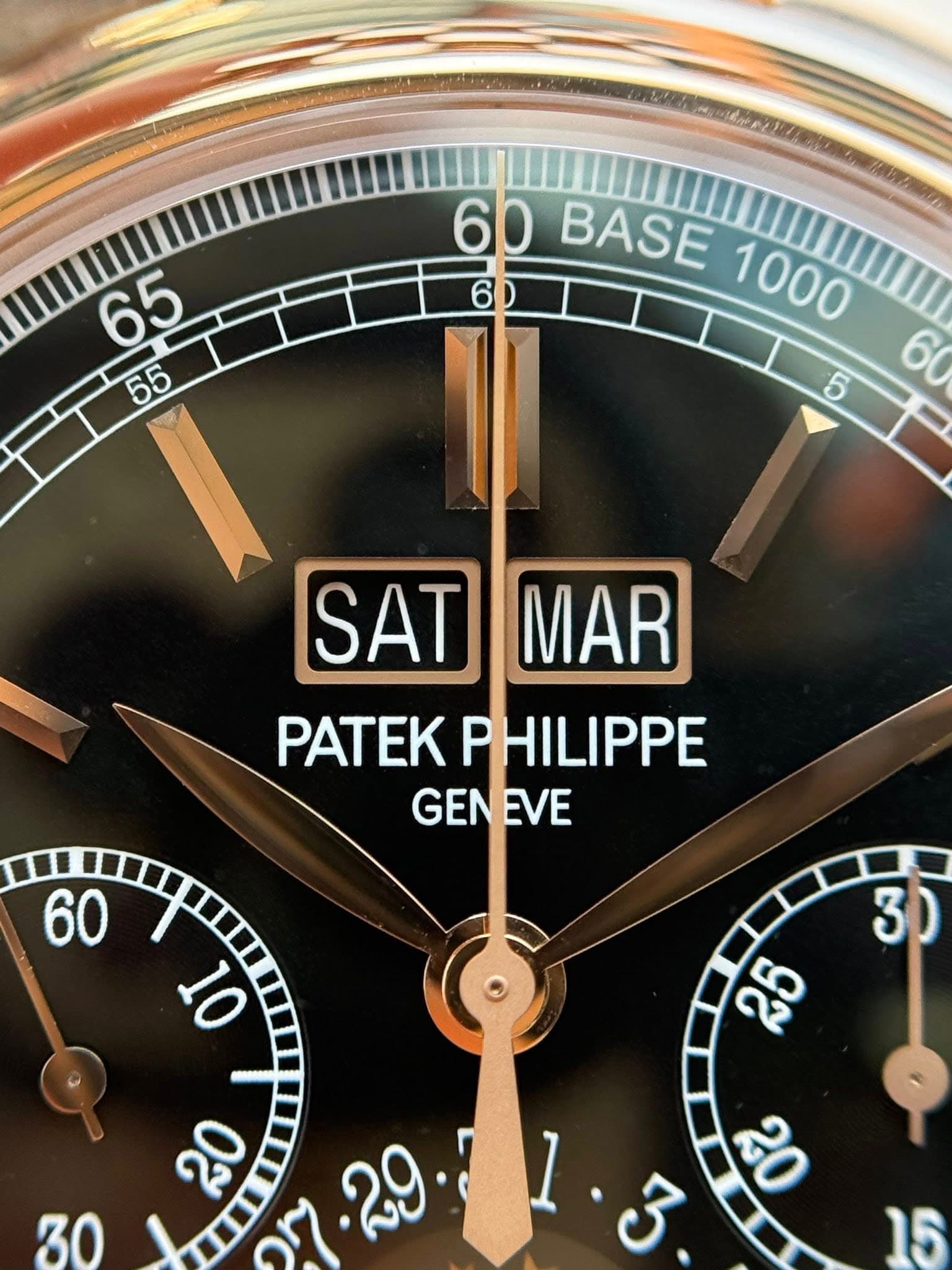 May be an image of wrist watch and text that says '65 55 60 BASE SAT MAR PATEK PHILIPPE GEN GENEVE EVE r 釣樶灀釣撫煉 '