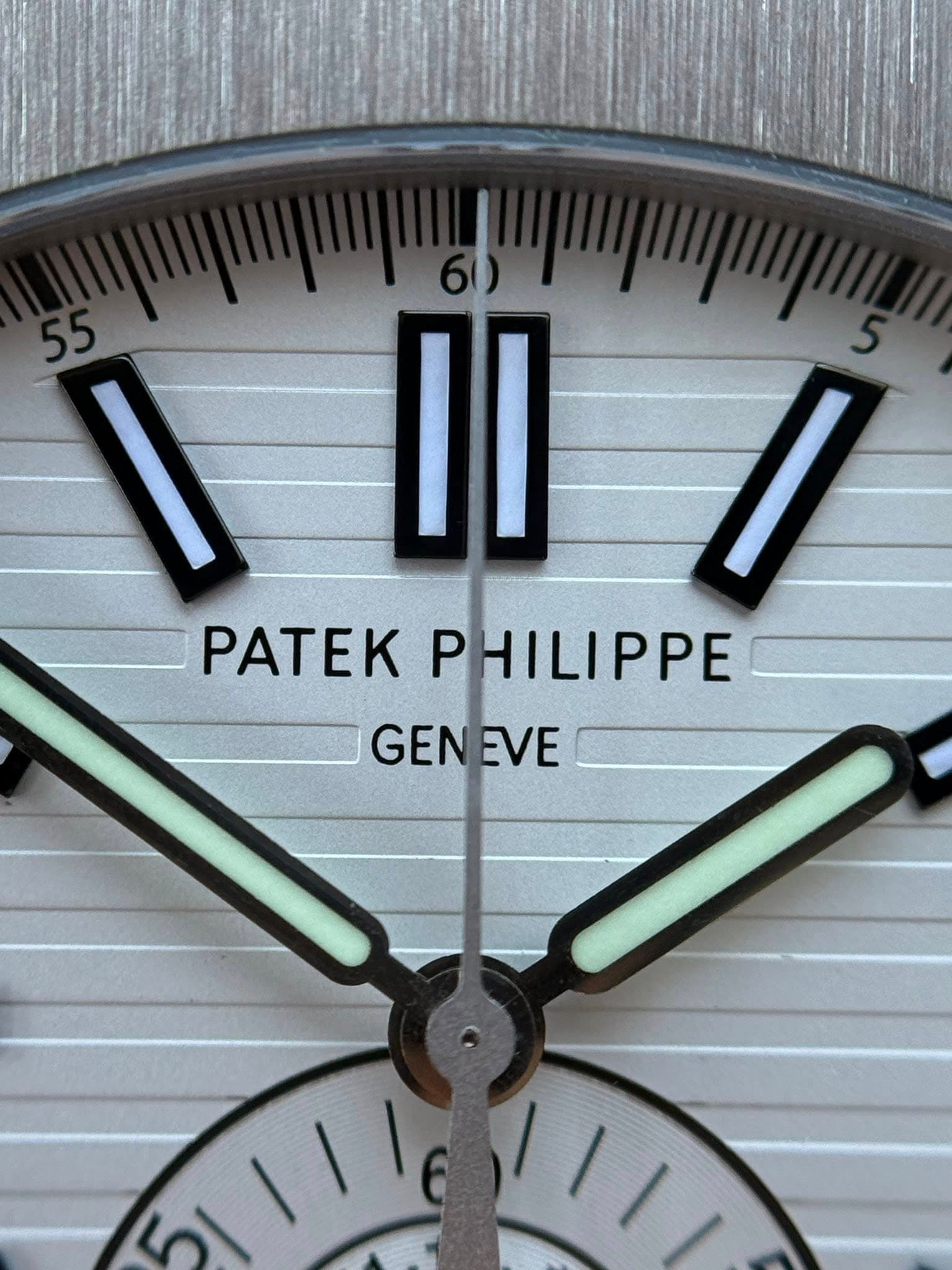 May be an image of wrist watch and text that says 'II PATEK PHILIPPE GEN GENEVE EVE ١۱'