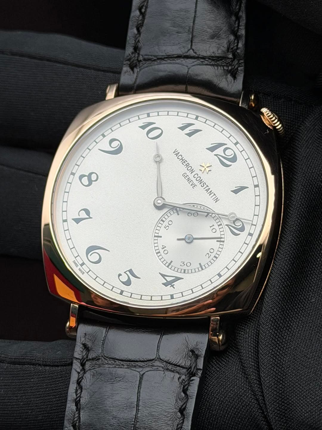 May be an image of wrist watch and text that says 'ጠርርስንክ 0 11 VACHERON ¥ 12 GEN GENEVE CONSTANTIN স O- م ١٥ co 3 SuiS 6 MOK 5 Α 50 of © 30'