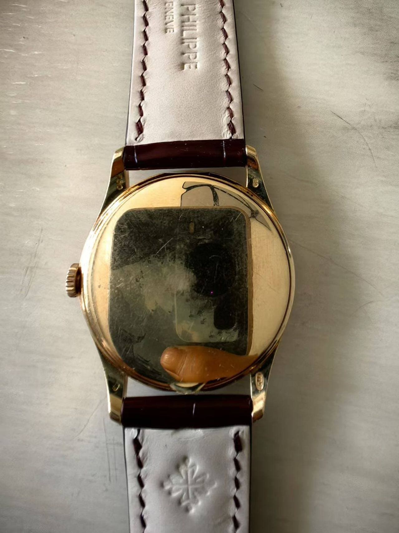 May be an image of leather, wrist watch and text that says 'e ENEVE 亮 הון PHILIPPE'