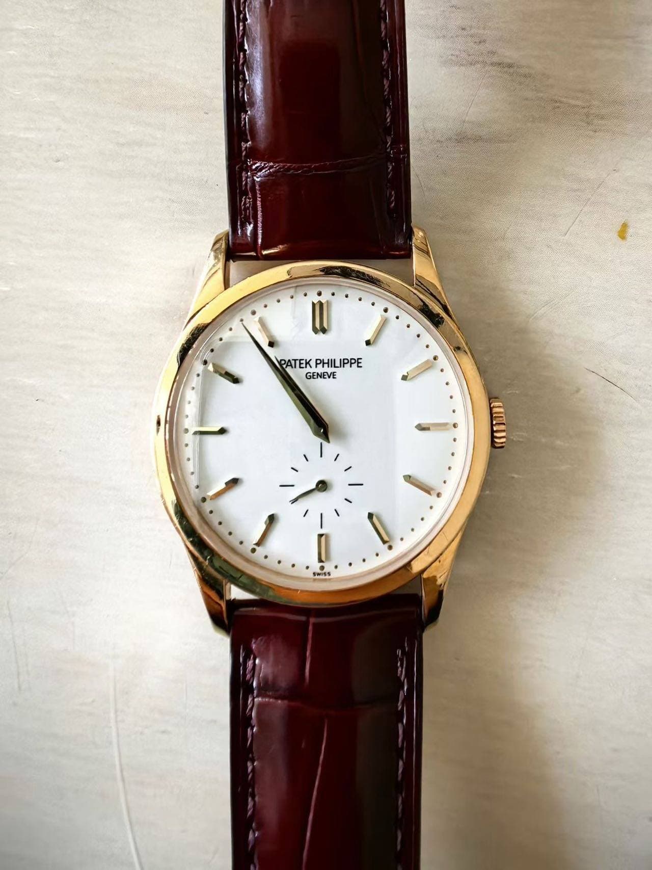 May be an image of wrist watch and text that says 'PATEKPHILIPPE PATEK PHILIPPE GENEVE C0I SWISS'