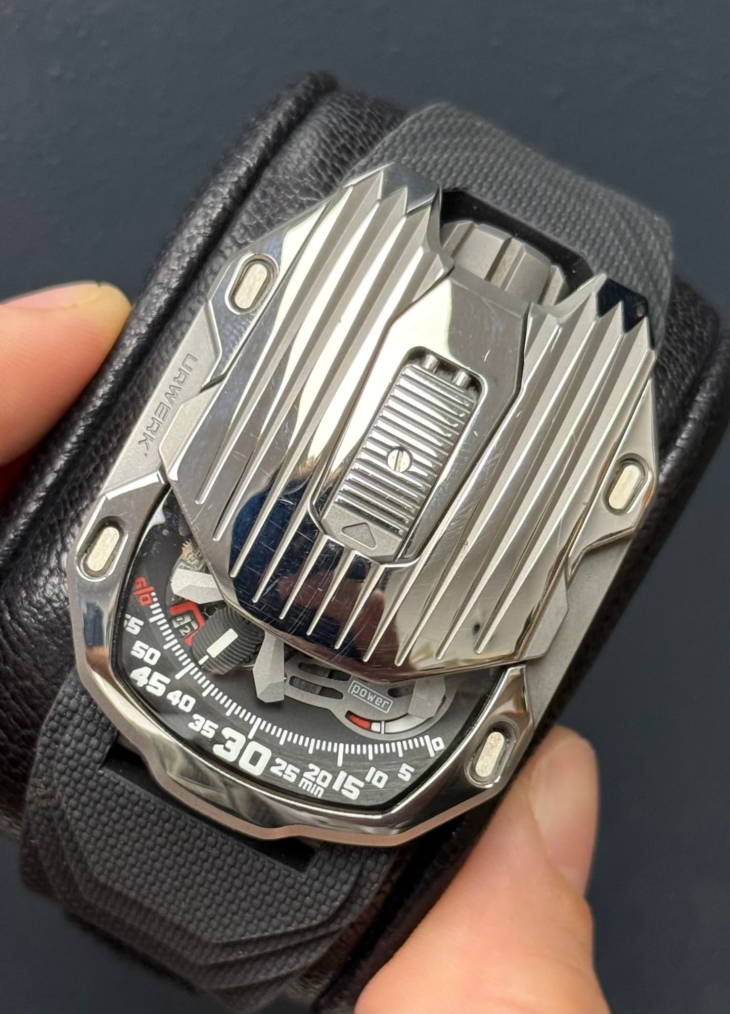 May be an image of digital watch and text that says '0 MCN O power min 5'