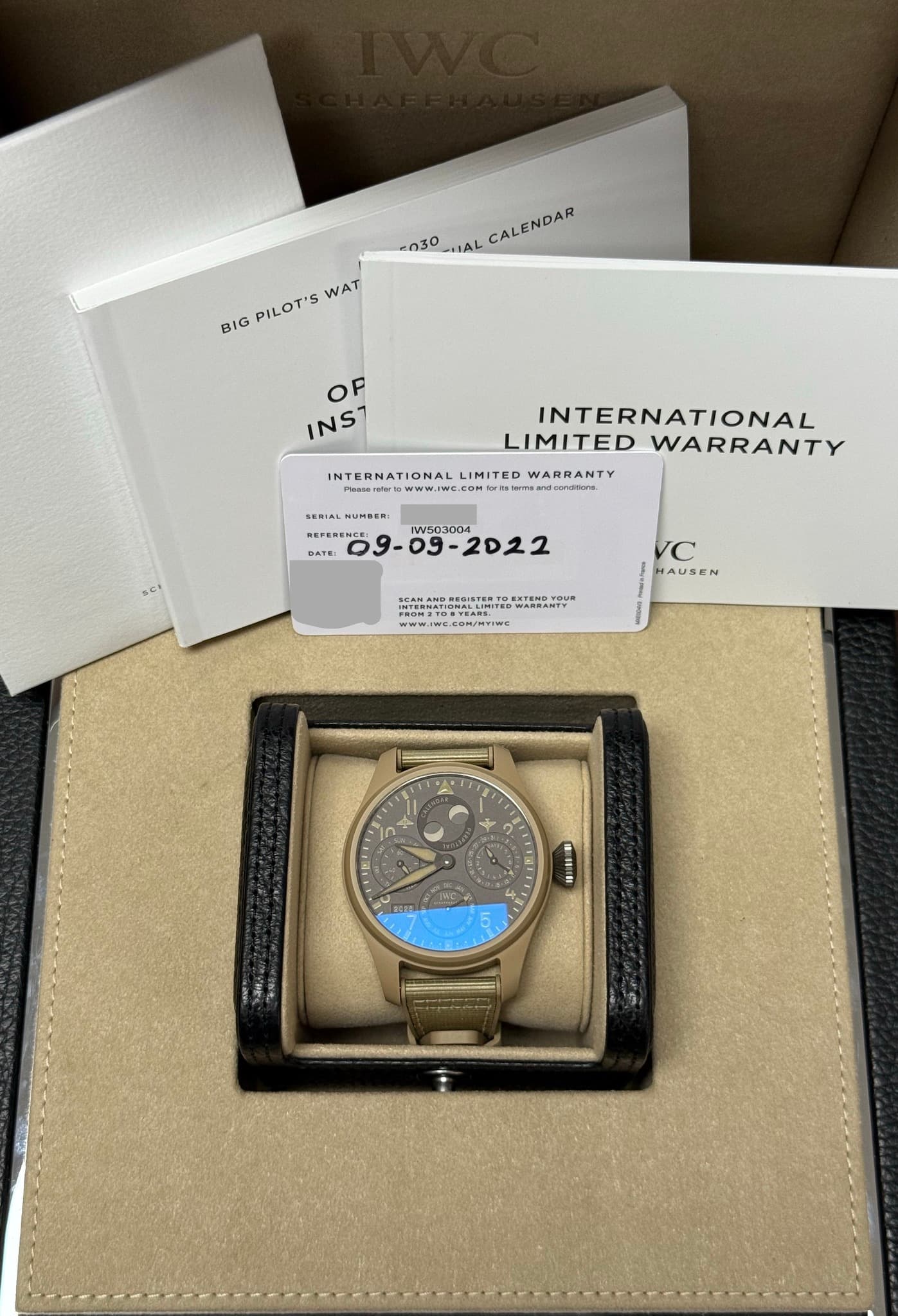 May be an image of wrist watch and text that says '-030 HIAL CALENDAR BIG PILOT'S WAT OF INS7 INTERNATIONAL LIMITED WARRANTY INTERNATIONAL WTERNATIONALLIMITEDWARRANTY LIMITED…