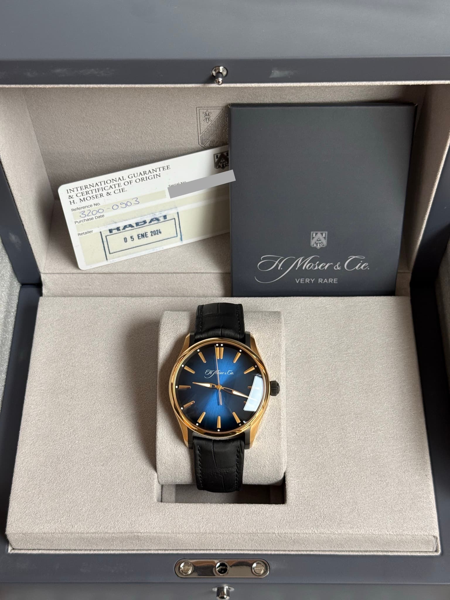 May be an image of digital watch and text that says 'GUARANTEE TEE INTERNATIONAL ICATEC CATEO CEE. ORIGIN CERTIFIC/ MOSER -MOSER CERECE SOSED ERTIFICATE TT 0S03 So あeい ለ ..長 ENE…