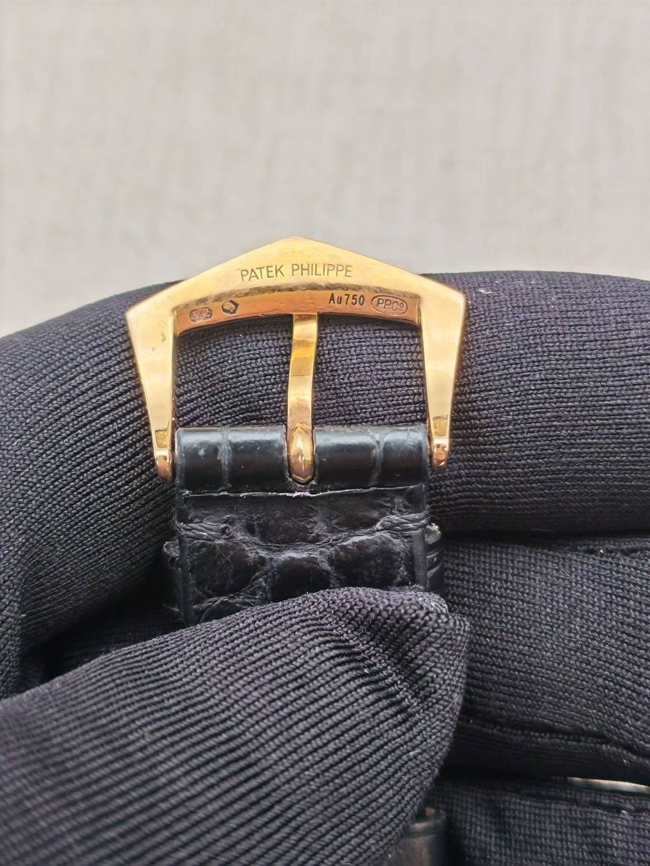 May be an image of wrist watch and text that says 'PATEK PATEKPHILIPPE PHILIPPE Au750 PPC9 超中'