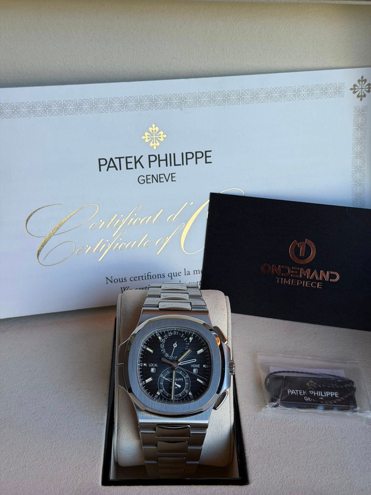 May be an image of wrist watch and text that says 'PATEKPHILIPPE PATEK PHILIPPE GENEVE Crfnd ntifical Derlificate la m Nous certifions que 주 PATEK PATEKOHILIPPE PHILIPPE'