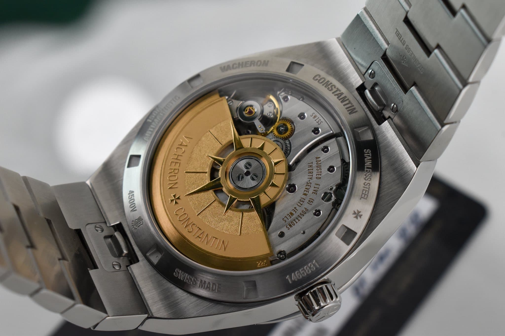 May be an image of wrist watch and text that says 'MACHEROM CONSTANTI SWISS ЛO mop4 VACHERON * CONSTANTIN TBBUS SS ¥ 1IT'