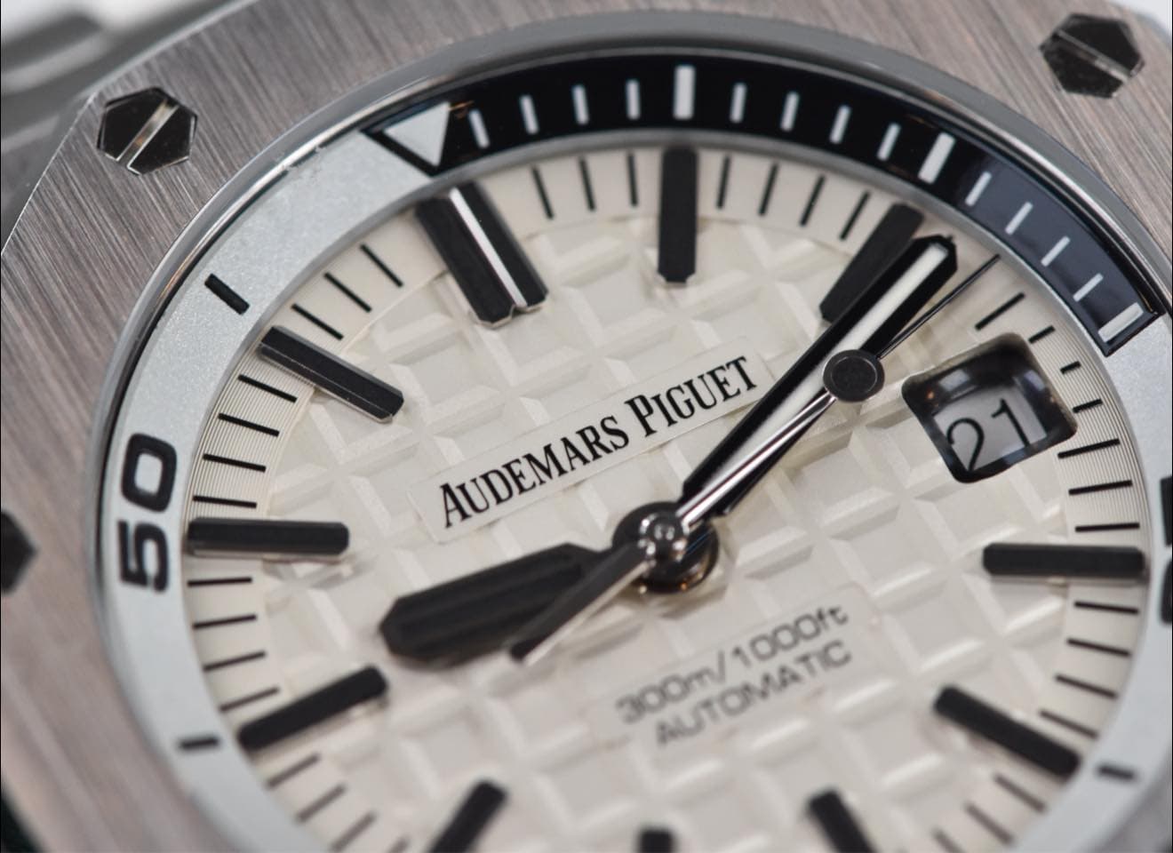 May be an image of wrist watch and text that says '50 ا۱۱ I 111 1I/ PIGUET PIGUET AUDEMARS 21 21 - 300m/ 300m/1000ft UΥЛOMATC AUTOMATIC 1000ft'